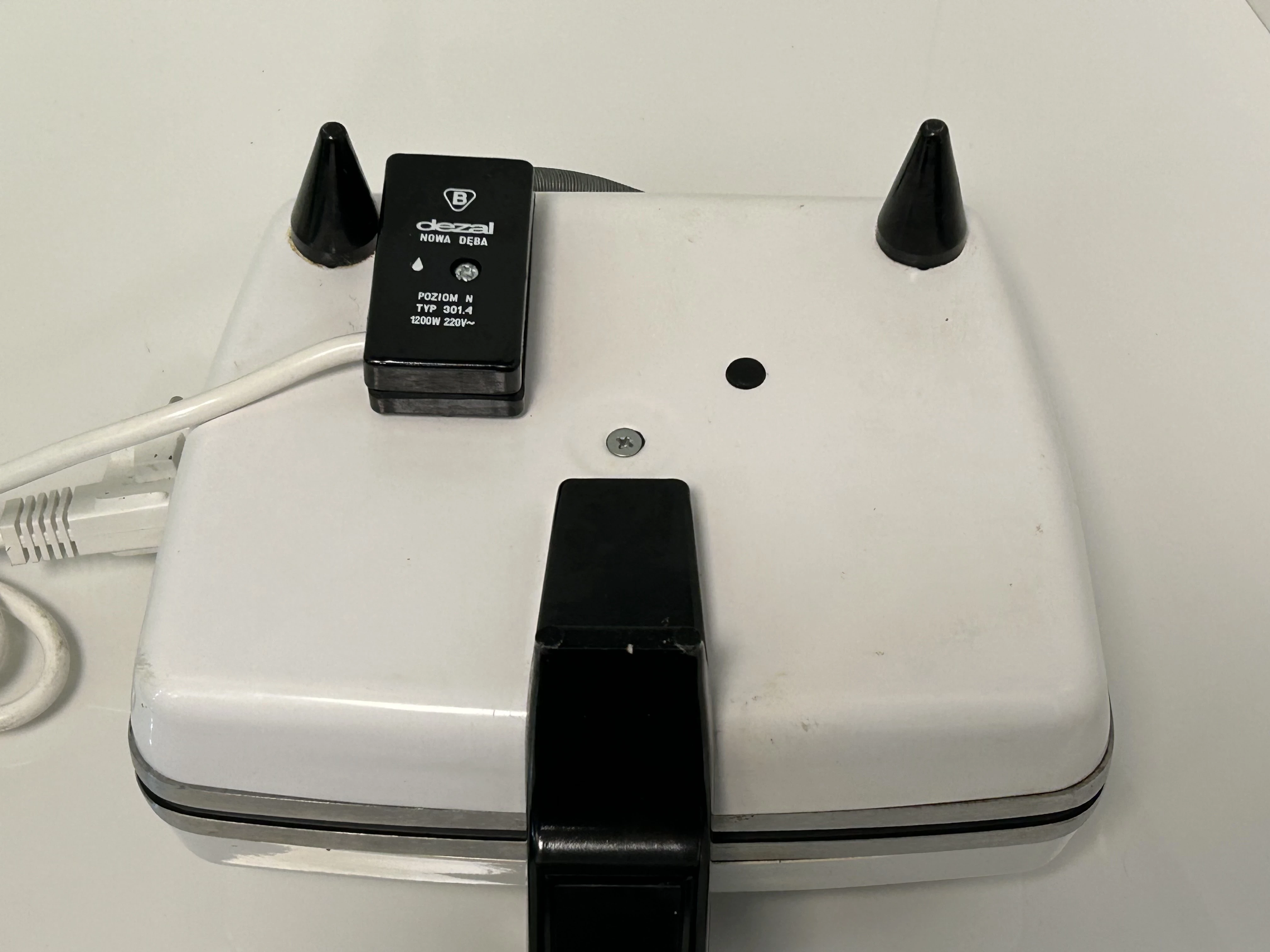 gofrownica-dezal-3014-1300w-marka-dezal