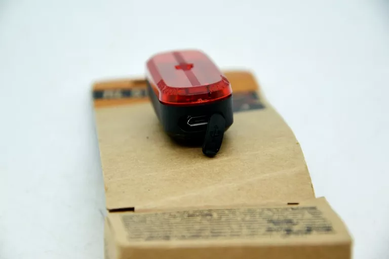 LAMPKA ROWEROWA LED ELOPS RL 510 TYLNA USB DECATHLON