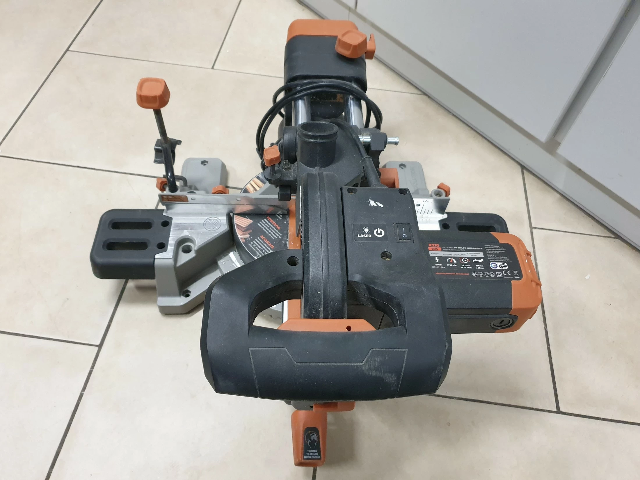 pila-ukosnica-evolution-r210-1500w-napiecie-akumulatora-110