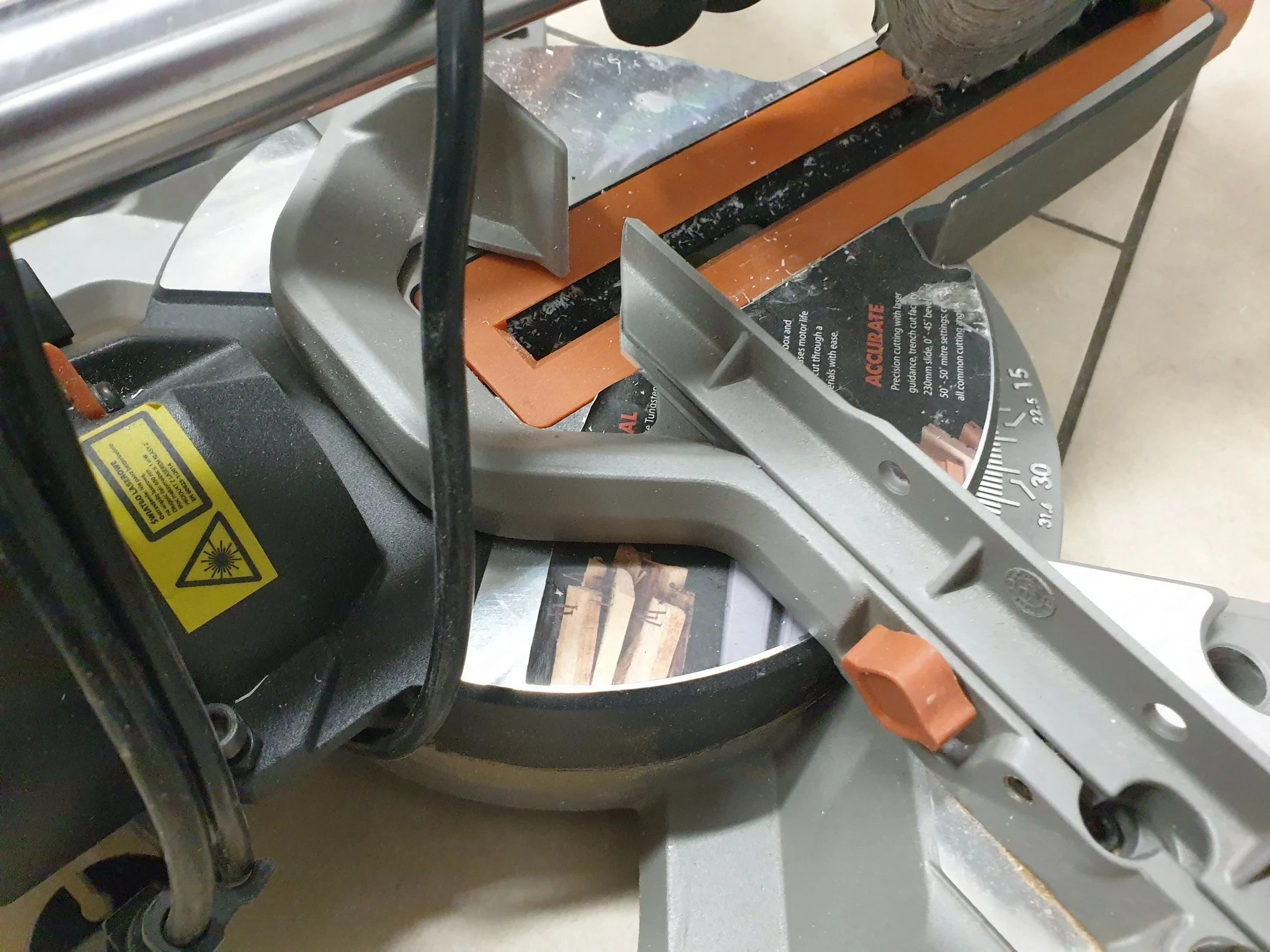 pila-ukosnica-evolution-r210-1500w-marka-evolution