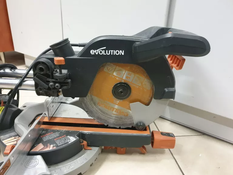 pila-ukosnica-evolution-r210-1500w-maksymalna-moc-1500