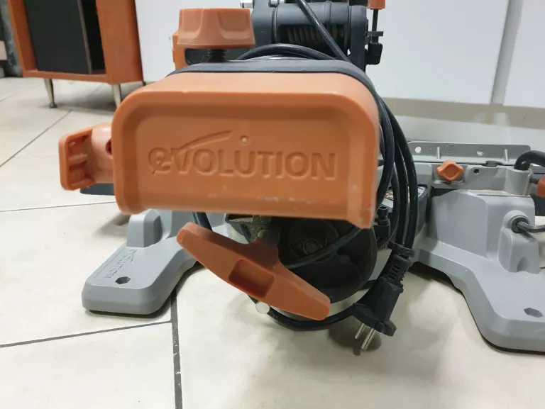 pila-ukosnica-evolution-r210-1500w-srednica-tarczy-210