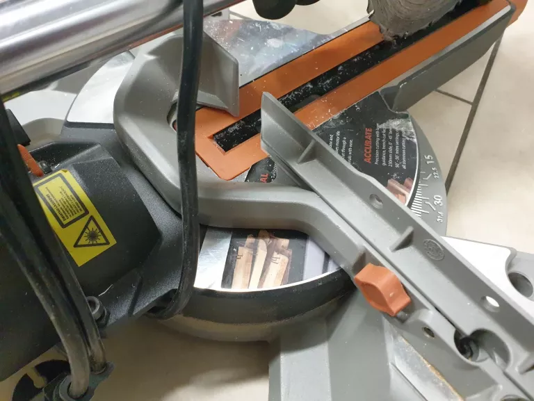 pila-ukosnica-evolution-r210-1500w-marka-evolution