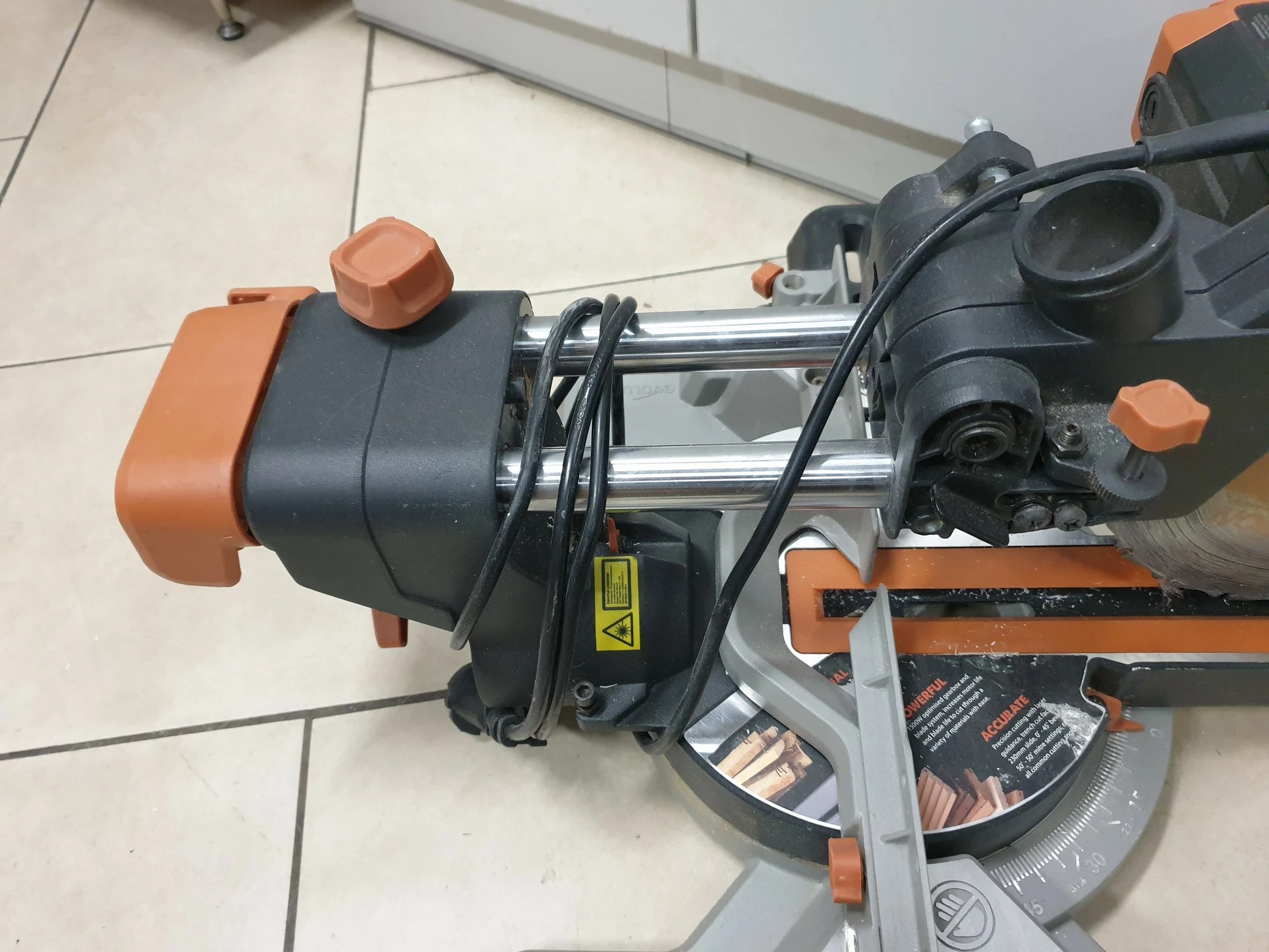 pila-ukosnica-evolution-r210-1500w-srednica-otworu-pily-245