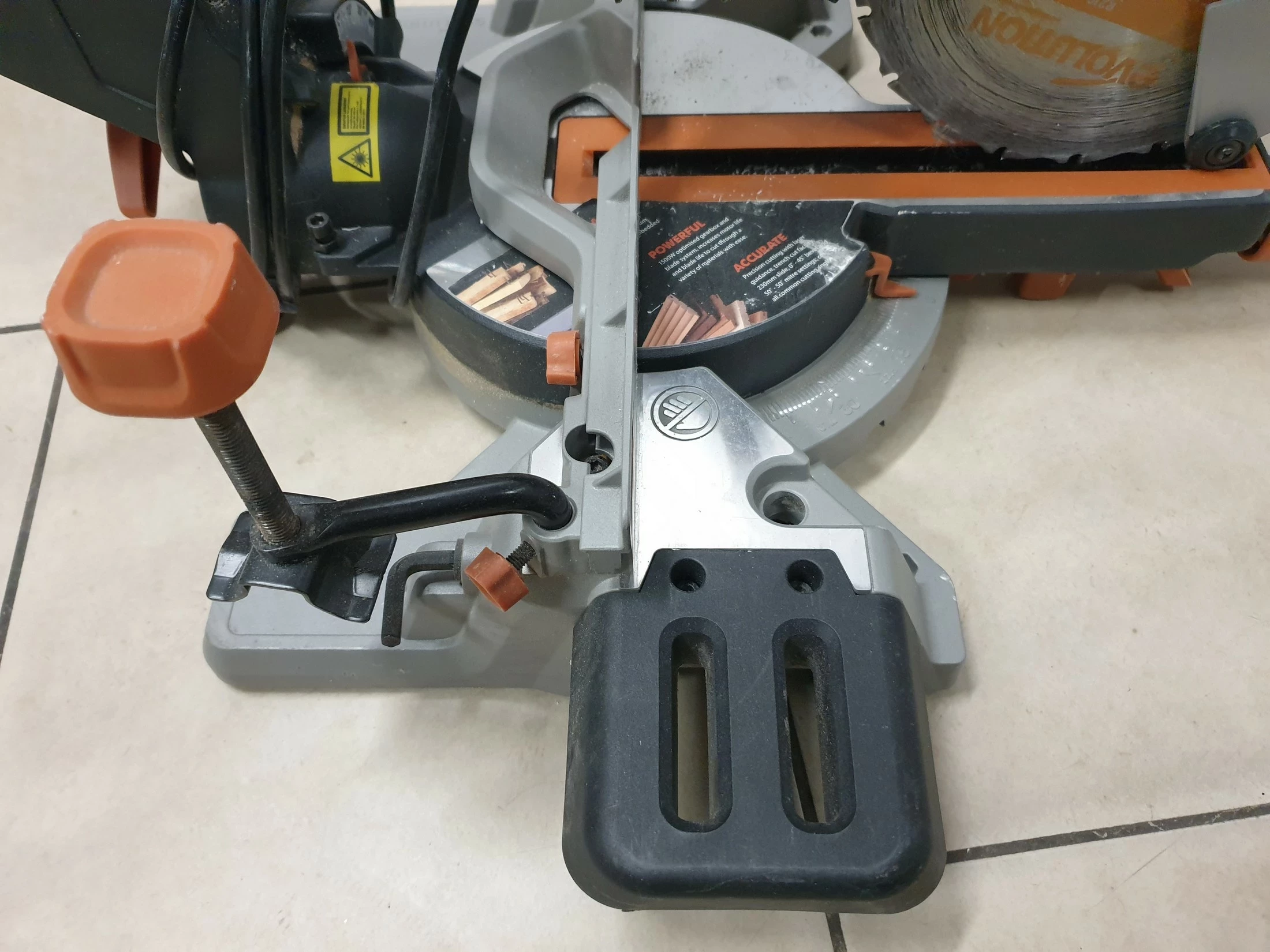 pila-ukosnica-evolution-r210-1500w-predkosc-obrotowa-3750