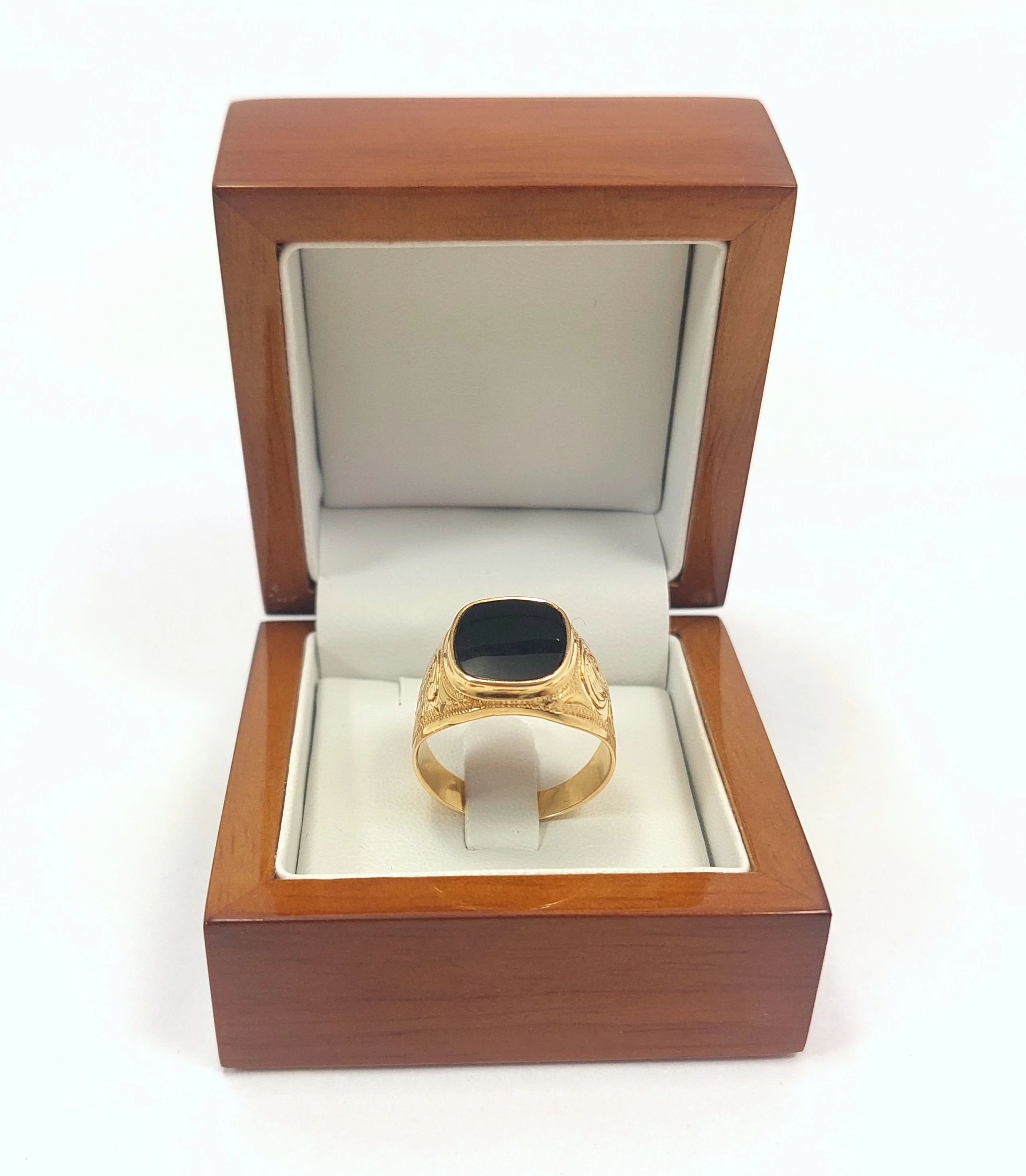 zloty-meski-sygnet-z-onyksem-585w655r25-zwyciestwa-9-gliwice-g1