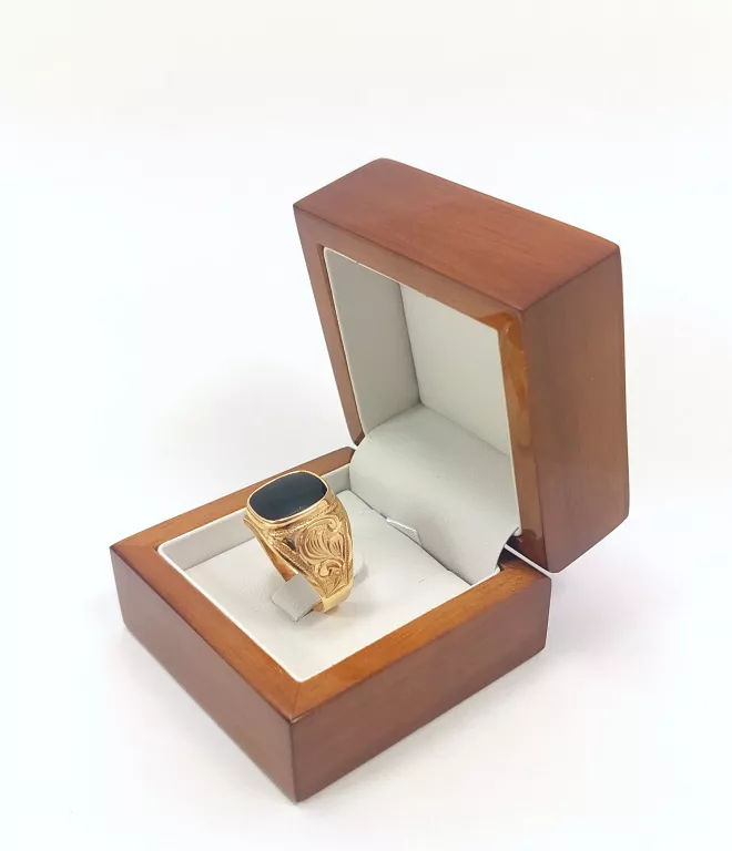 zloty-meski-sygnet-z-onyksem-585w655r25-zwyciestwa-9-gliwice-g1