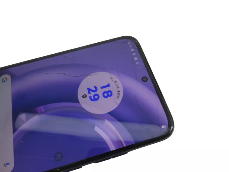 TELEFON MOTOROLO MOTO EDGE 30 NEO 8/128 PĘKNIĘCIE
