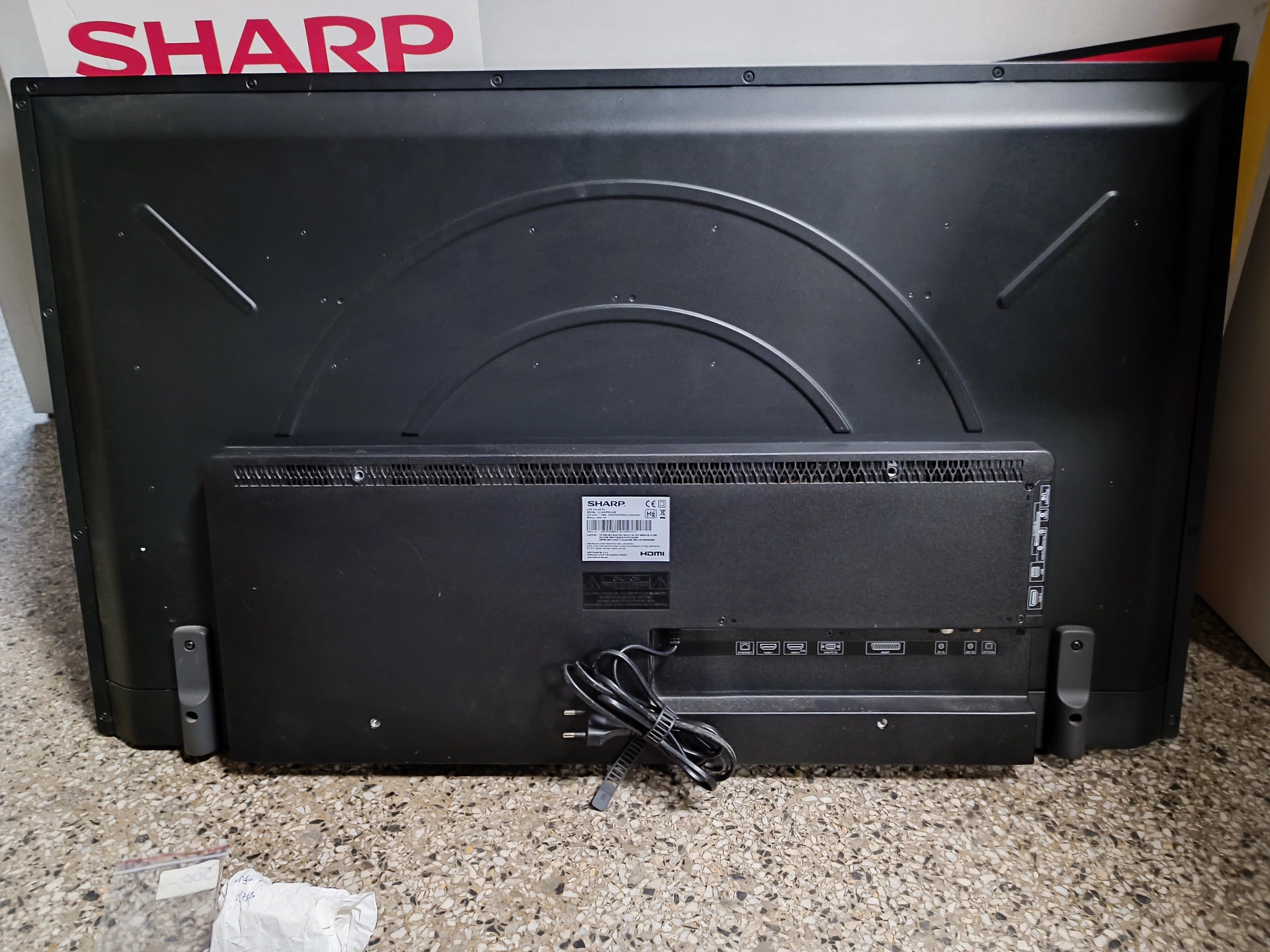 sharp-aquos-lc-40cfe6242e-led-40-cali-smart-tv-dvbt-2-typ-telewizora-led