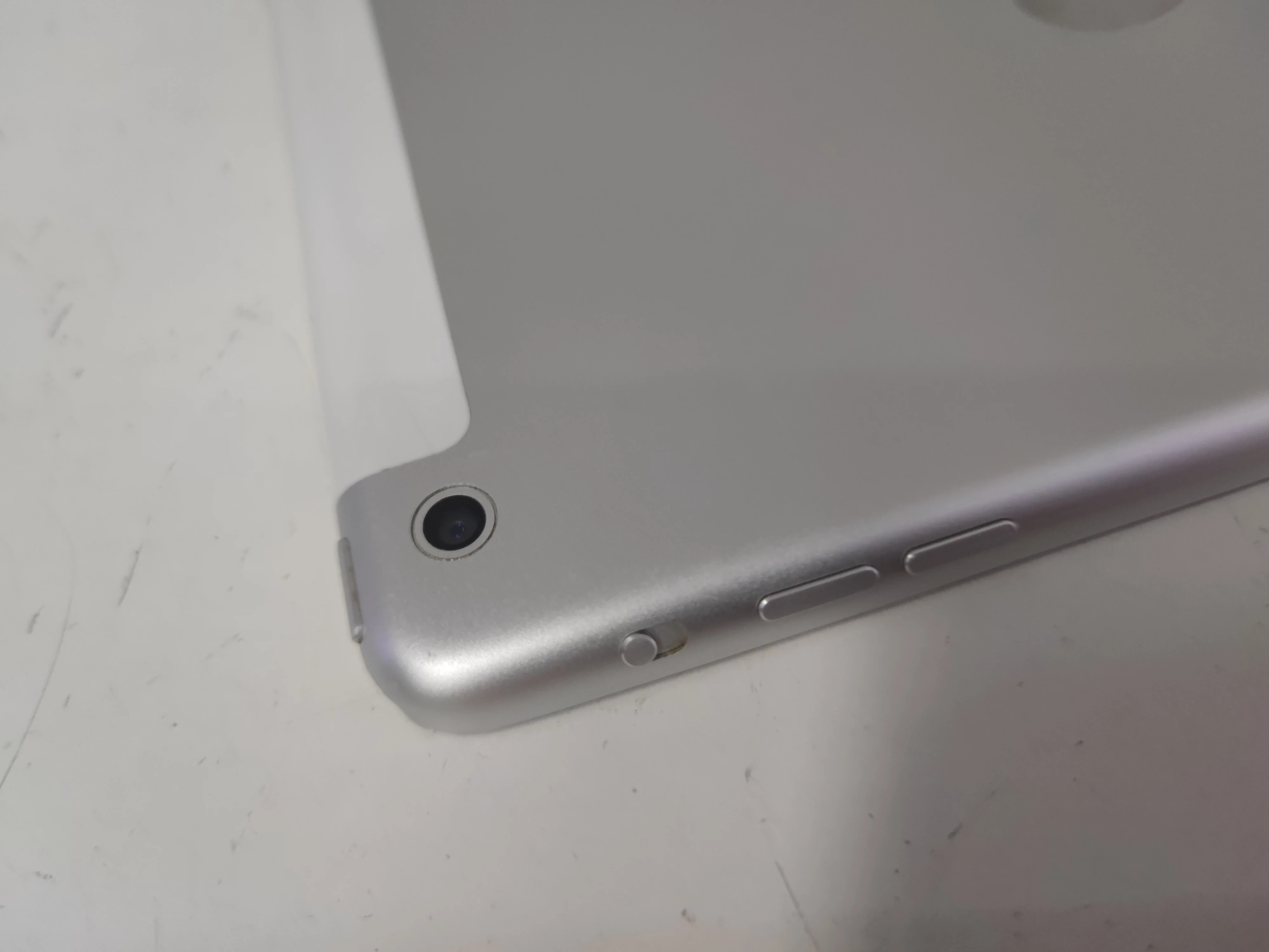 tablet-apple-ipad-mini-a1455-ladowarka-marka-apple