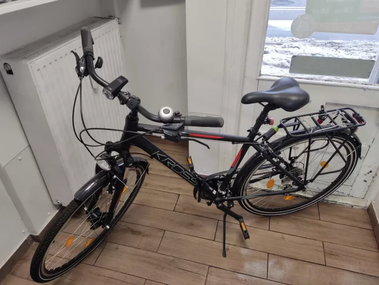 ROWER TREKKINGOWY KROSS TRACK 2 RAMA 19 CALI KOŁO 28 " CZARNY