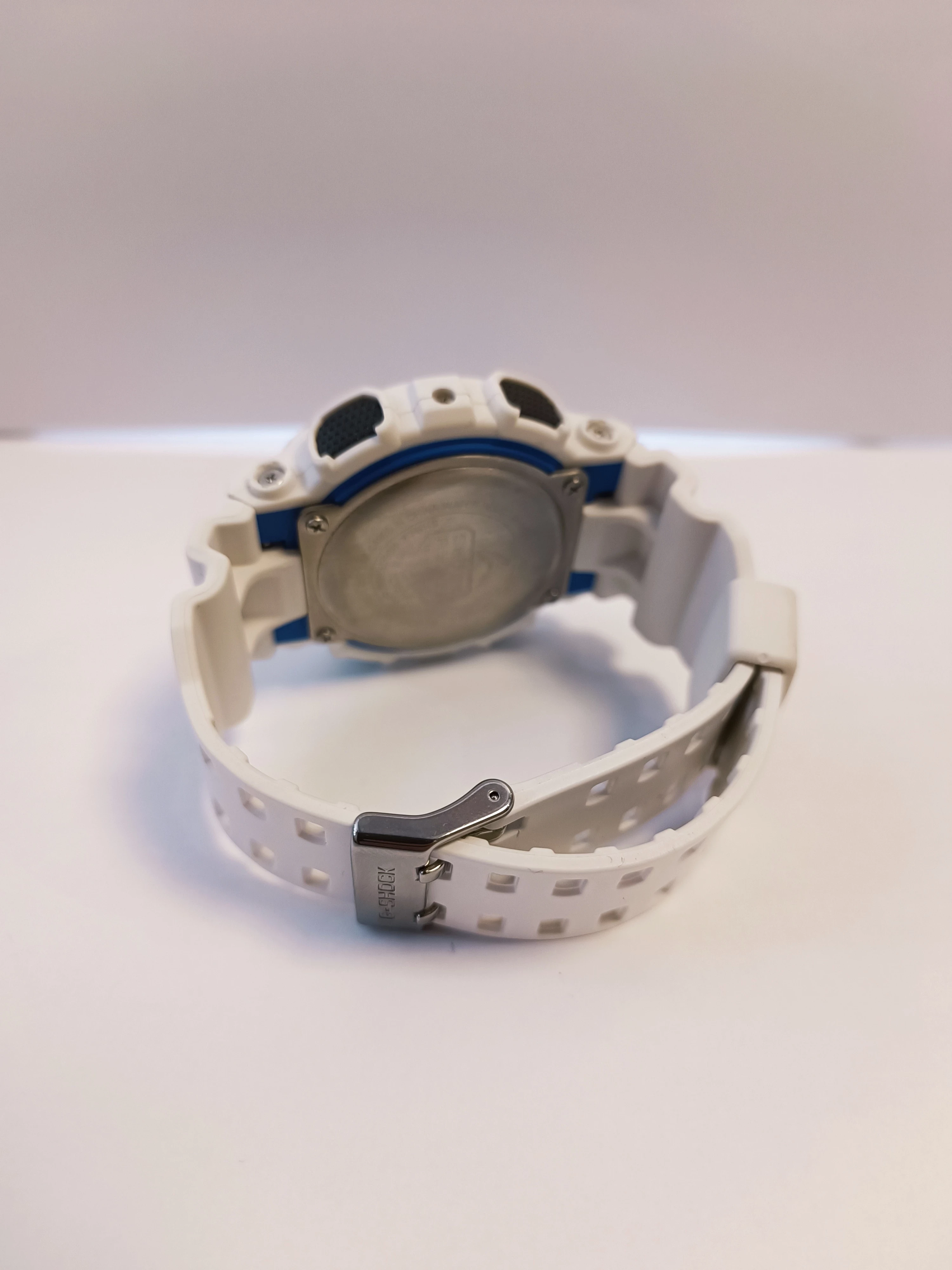 zegarek-casio-g-shock-bialy-ga-100b-marka-casio