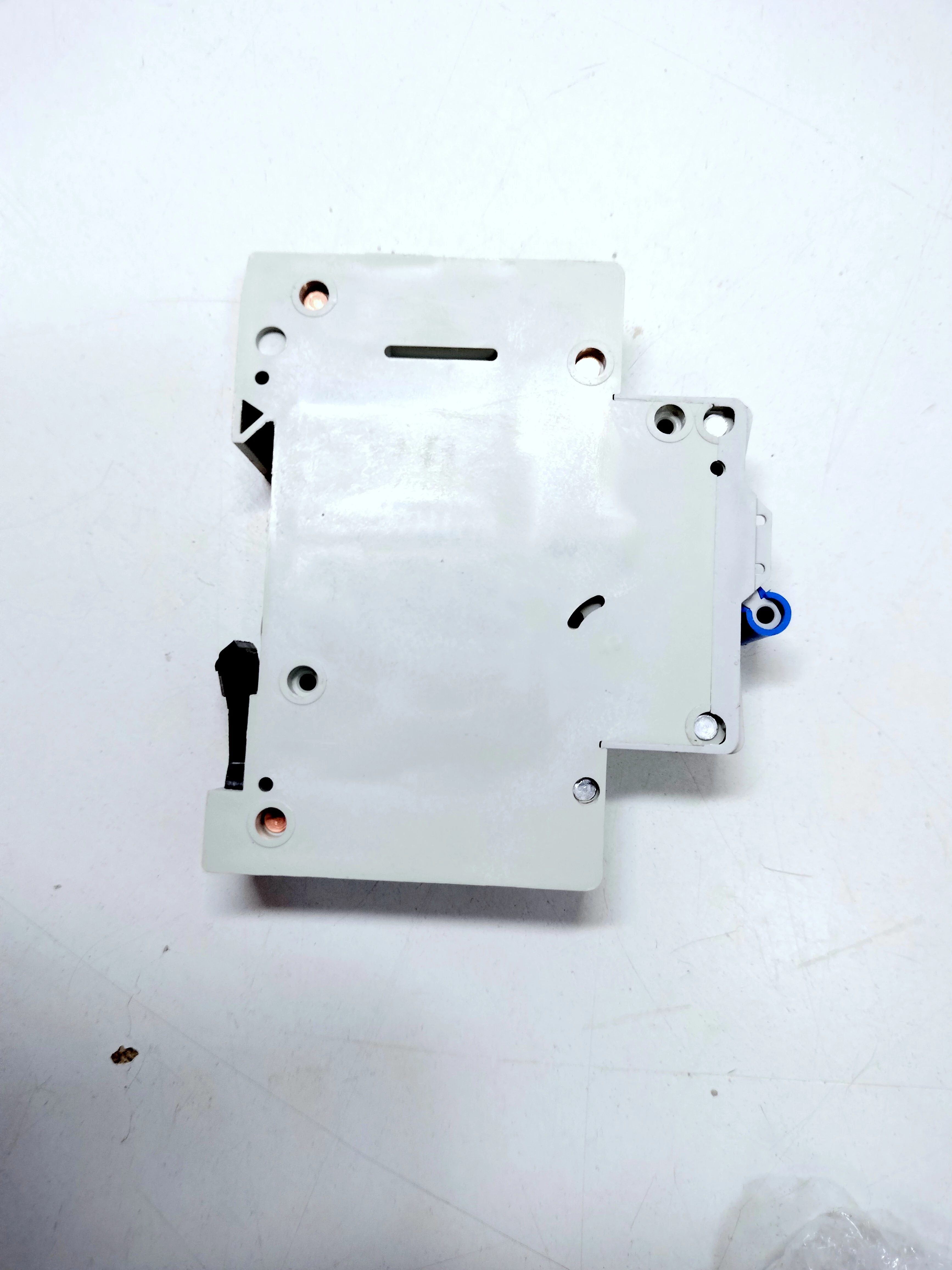 wylacznik-instalacyjny-schrack-6ka-b-10a-bm618110-kod-producenta-bm618110