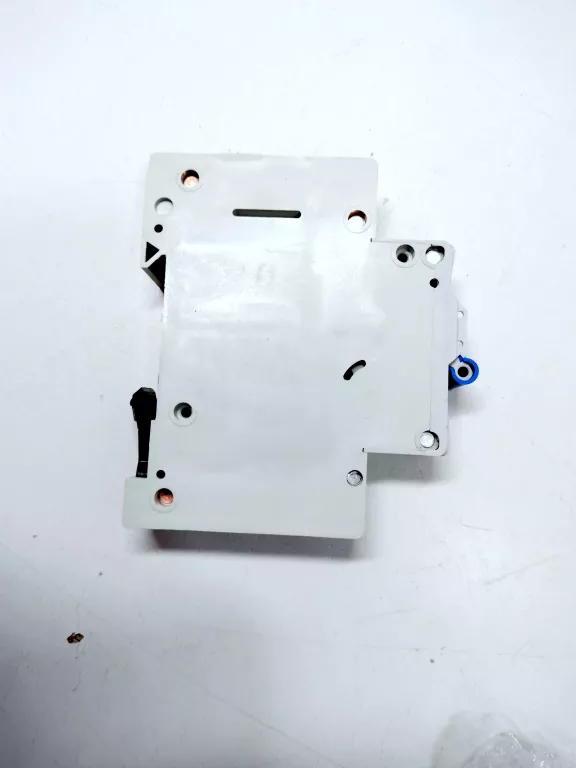 wylacznik-instalacyjny-schrack-6ka-b-10a-bm618110-kod-producenta-bm618110