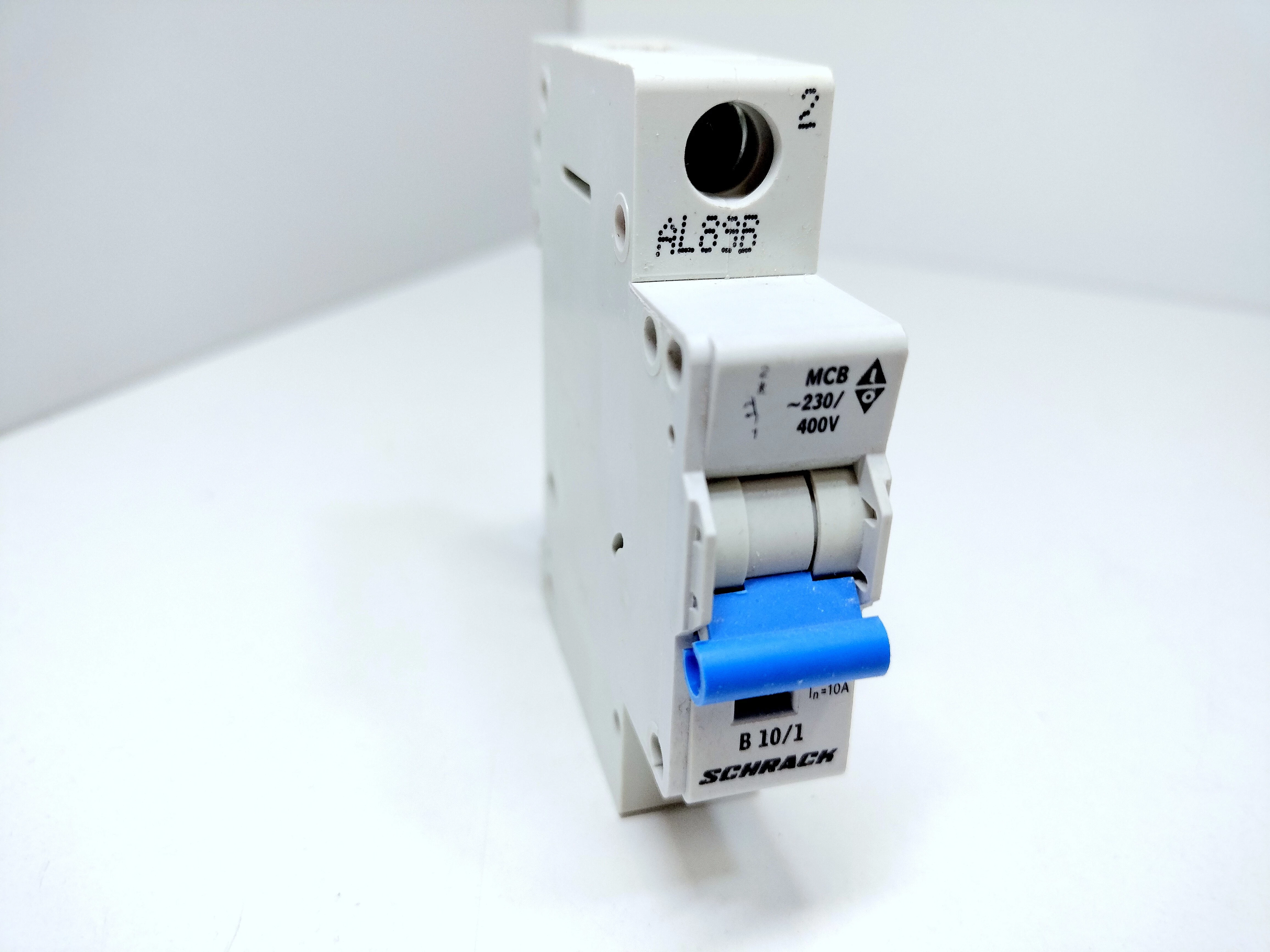 wylacznik-instalacyjny-schrack-6ka-b-10a-bm618110-stan-uzywany