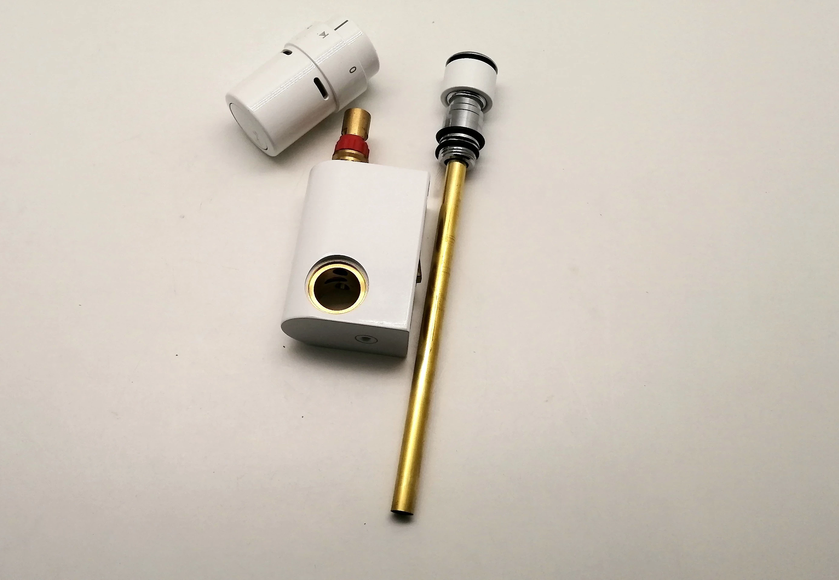 zawor-grzejnikowy-danfoss-ral9016-stan-uzywany