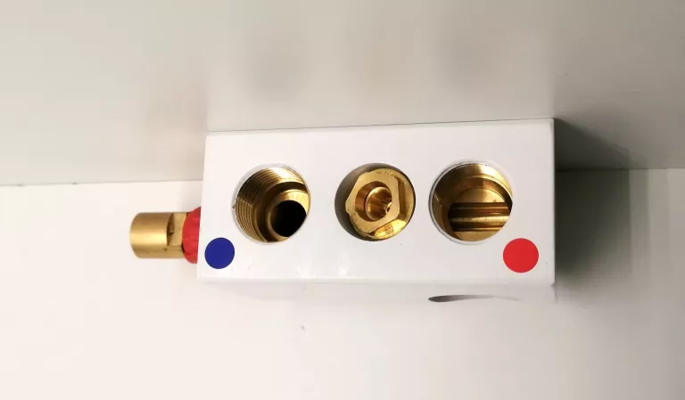 zawor-grzejnikowy-danfoss-ral9016-rodzaj-214854-268358