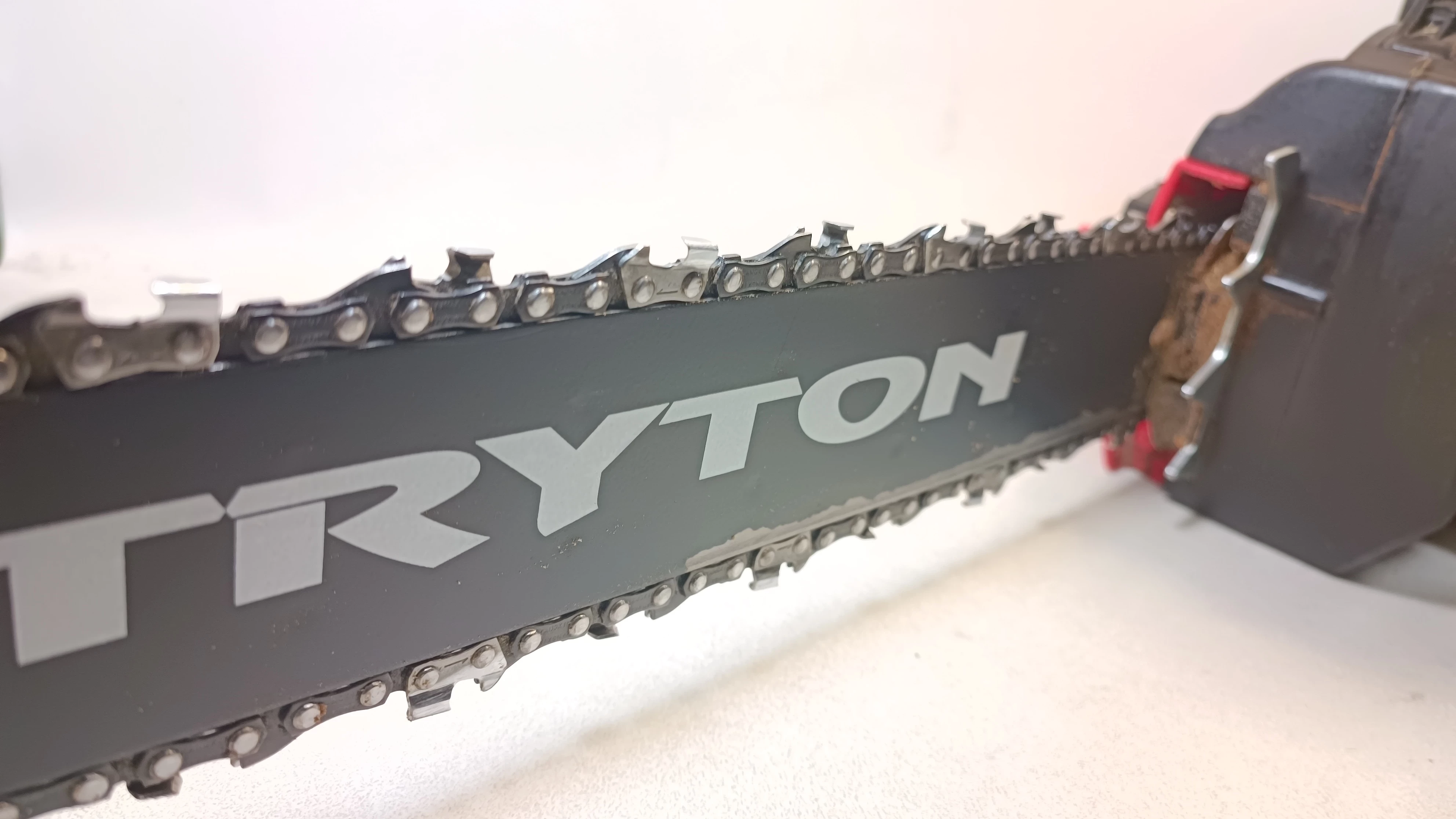 tryton-pilarka-elektryczna-2400w-zasilanie-elektryczne-akumulatorowe