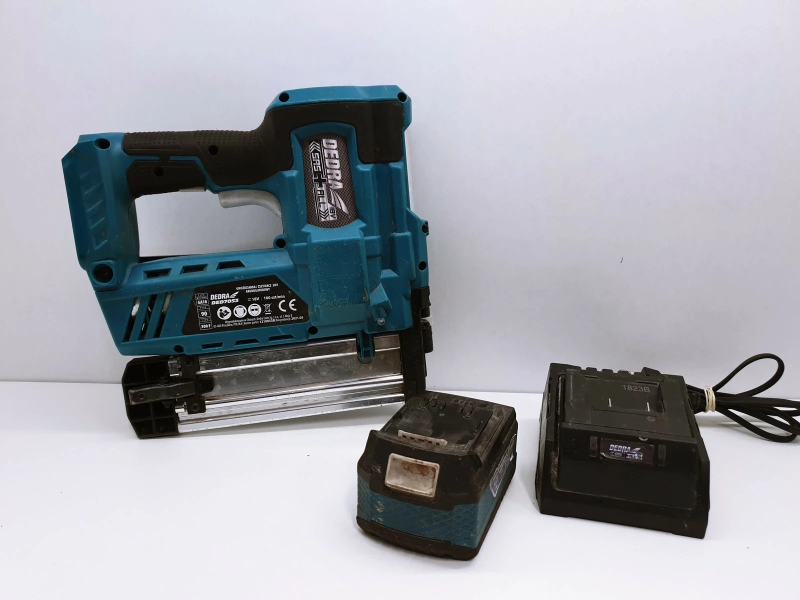 gwozdziarka-akumulatorowa-dedra-ded7053-lad-wroclawska-6-opole-sj