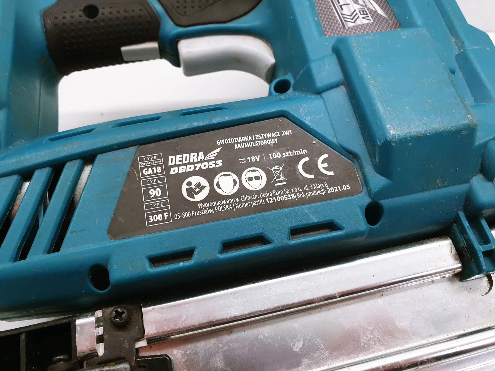gwozdziarka-akumulatorowa-dedra-ded7053-lad-napiecie-v-18-v