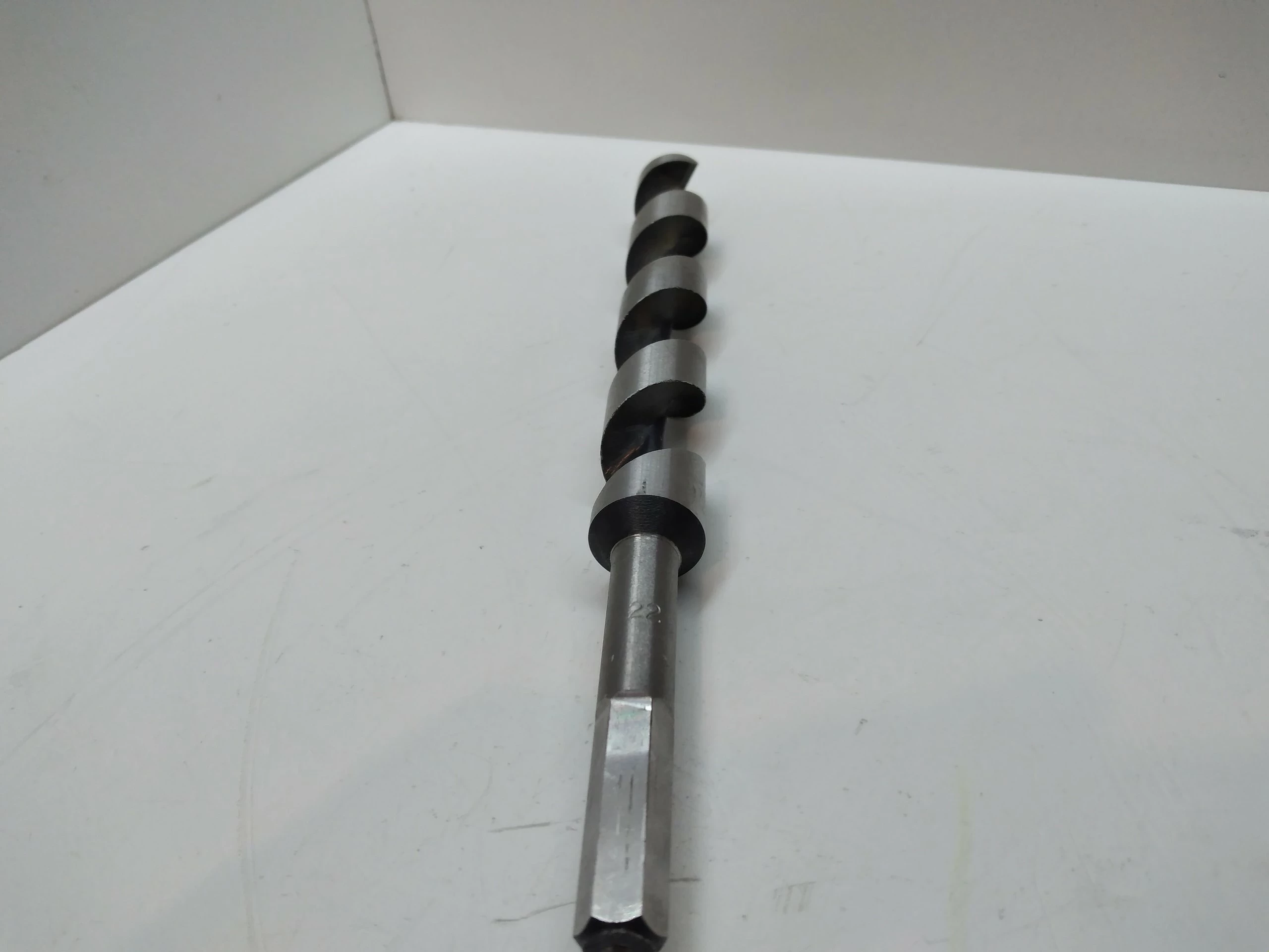 wiertlo-swider-spiralny-22x175-250mm-stan-11323-2