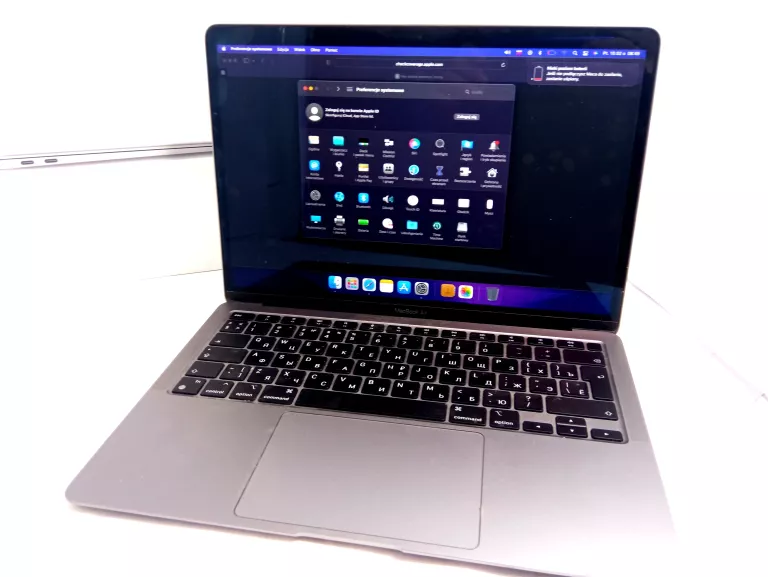 MACBOOK AIR 13" APPLE M1, 2020 - 8 GB / 256 GB