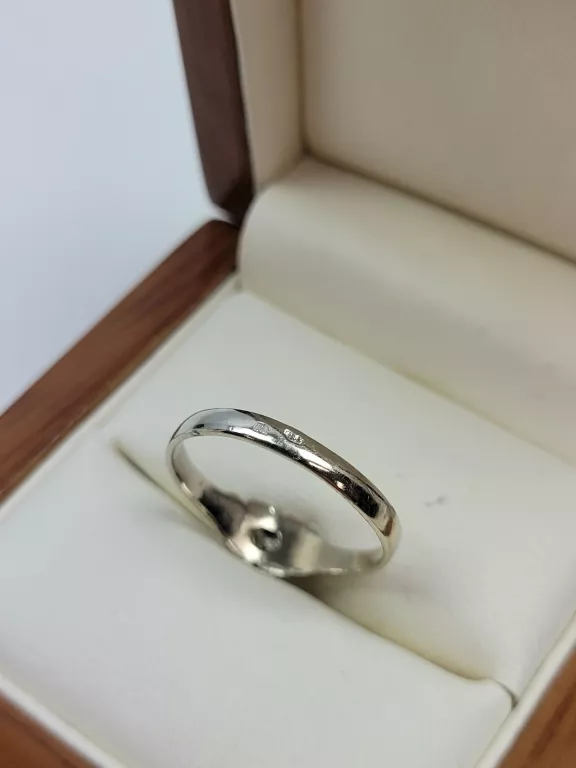 PIERŚCIONEK Z BIAŁEGO ZŁOTA 585 1,93G R.15