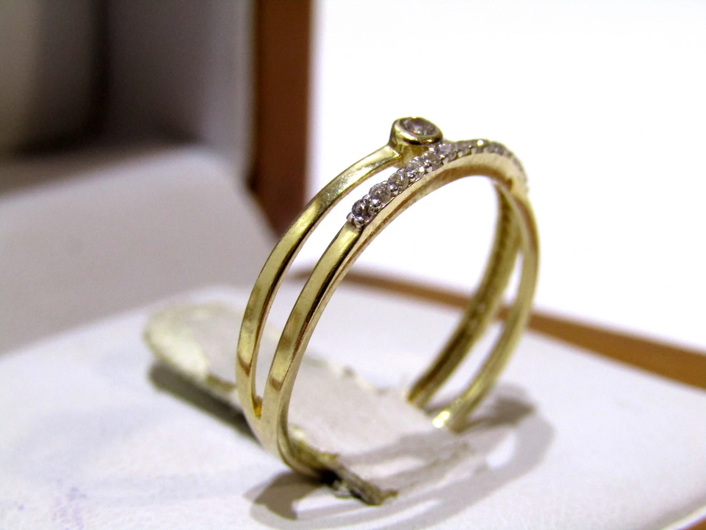 przesliczny-zloty-pierscionek-585-z-cyrkoniami-kamien-17088-128