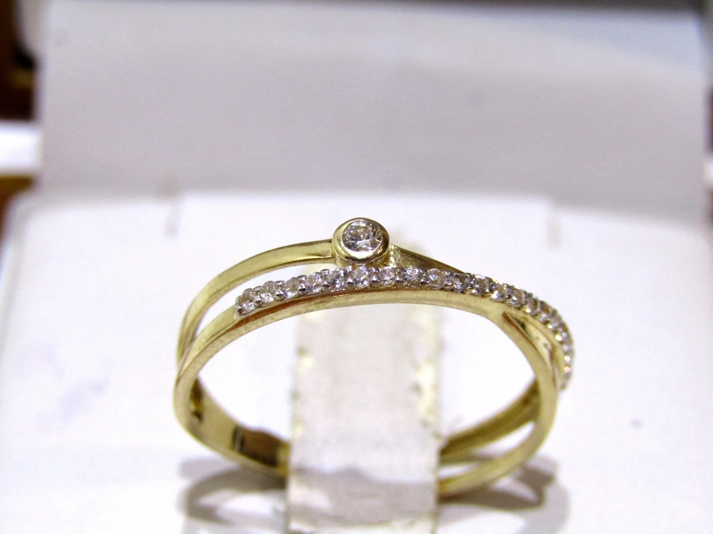 przesliczny-zloty-pierscionek-585-z-cyrkoniami-kosciuszki-48-bilgoraj