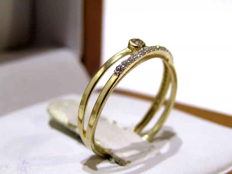 przesliczny-zloty-pierscionek-585-z-cyrkoniami-kamien-17088-128