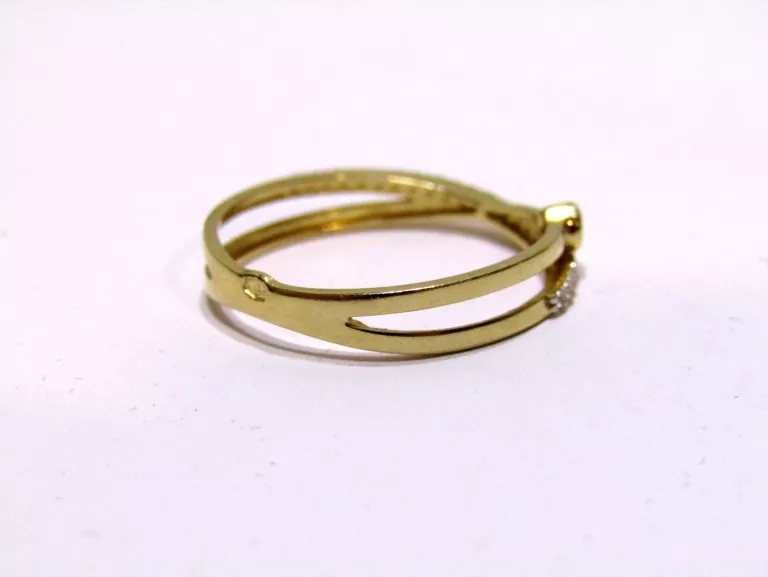 PRZEŚLICZNY ZŁOTY PIERŚCIONEK 585 Z CYRKONIAMI