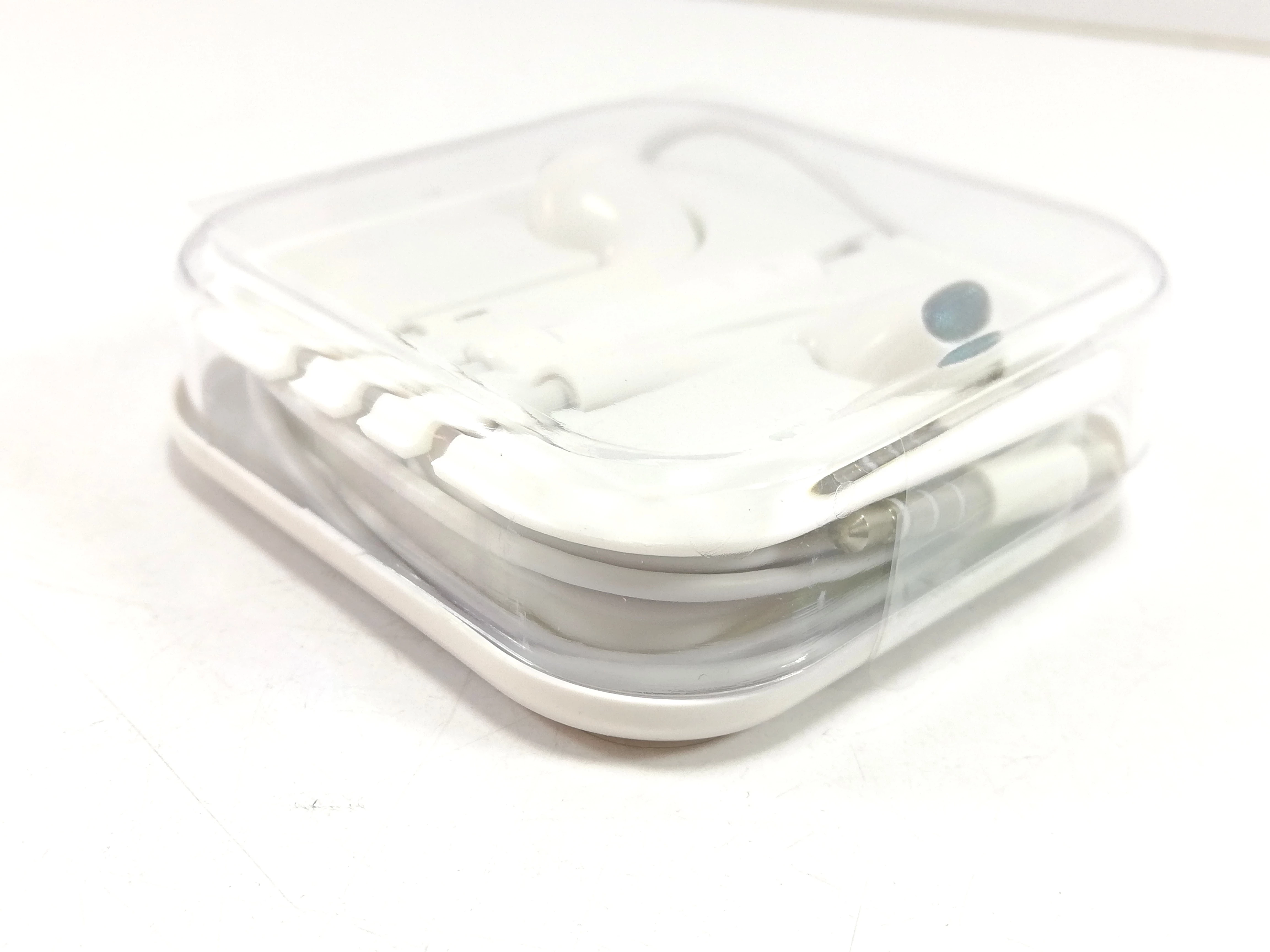 27-sluchawki-przewodowe-biale-kolor-dominujacy-129357-2