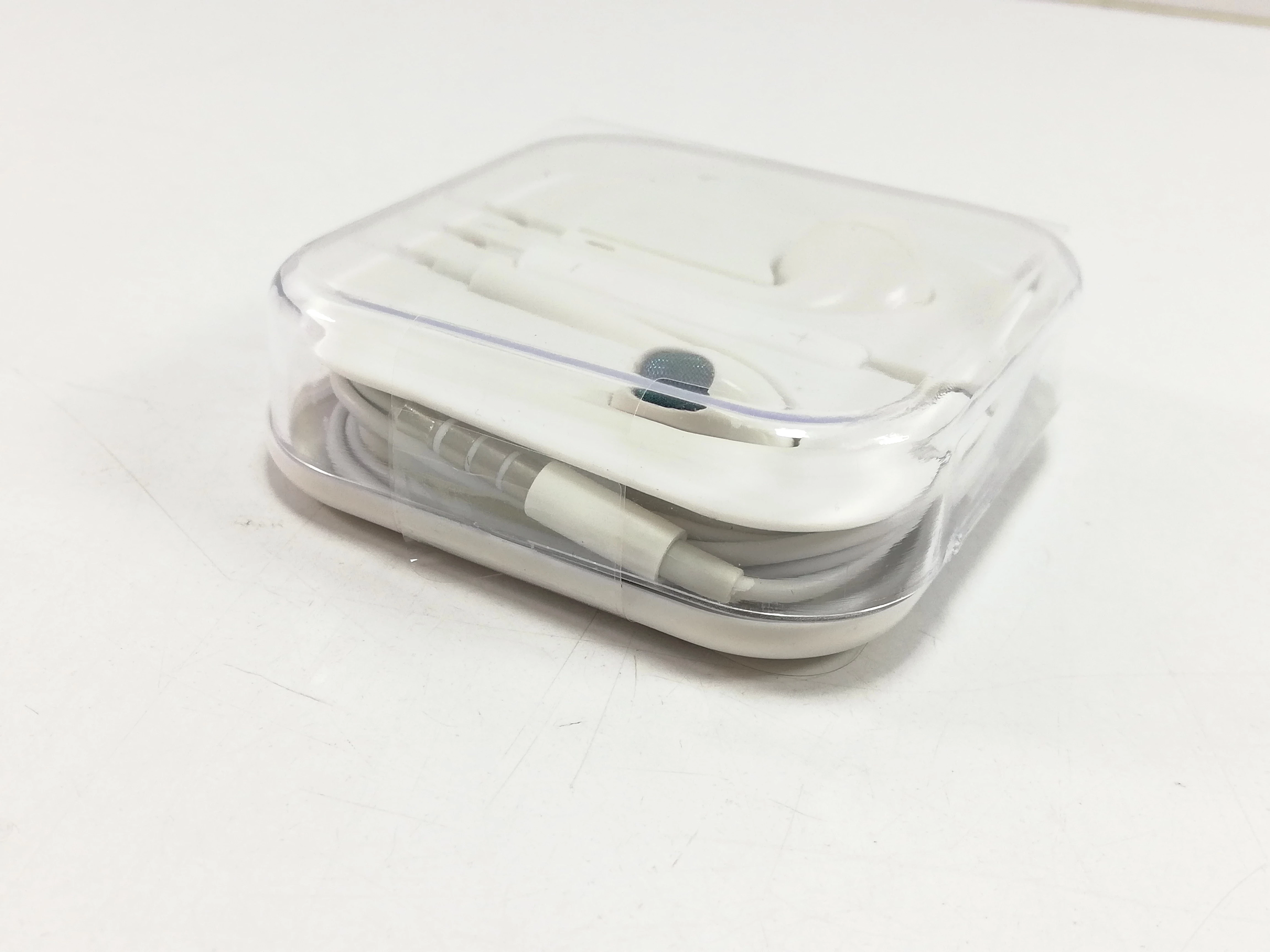 27-sluchawki-przewodowe-biale-stan-11323-2