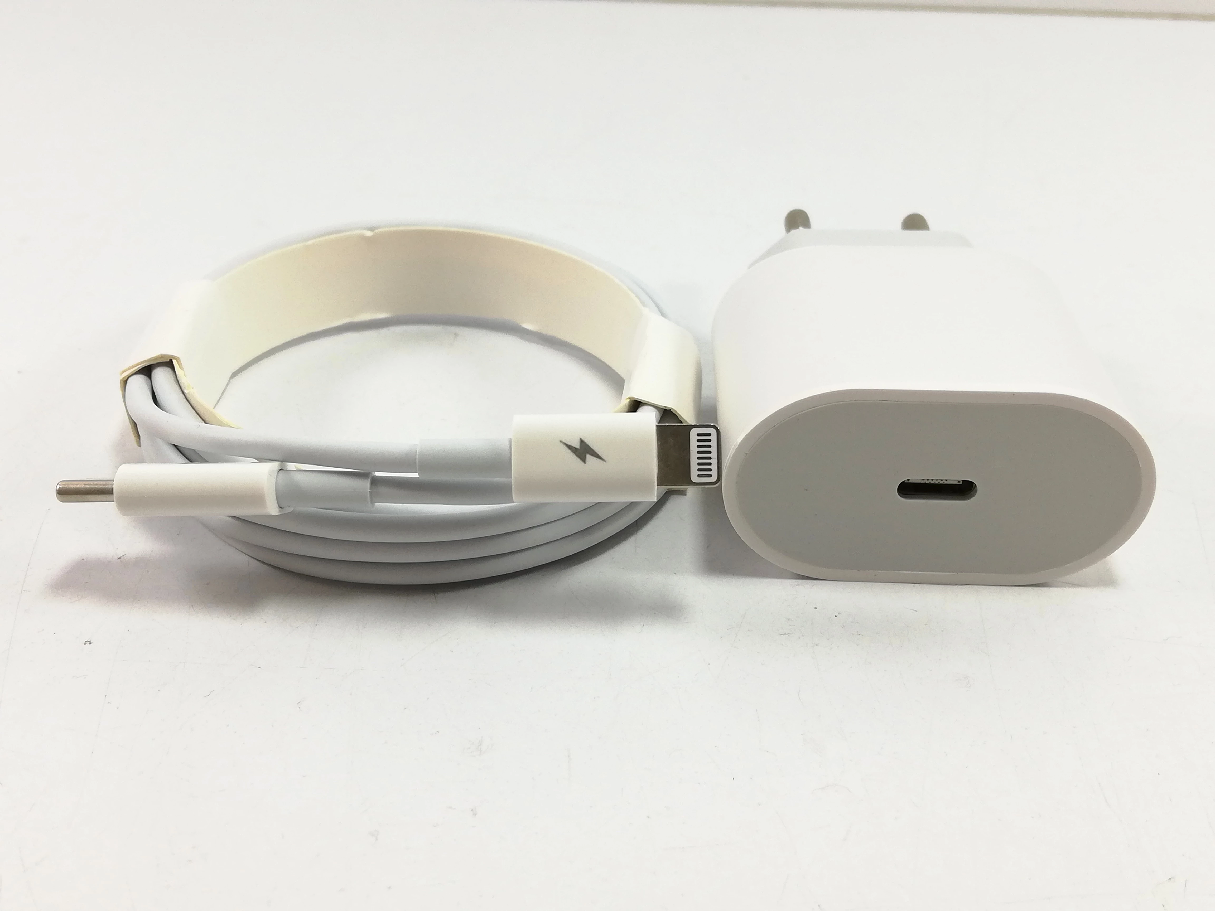 12-ladowarka-c-lightning-stan-11323-2