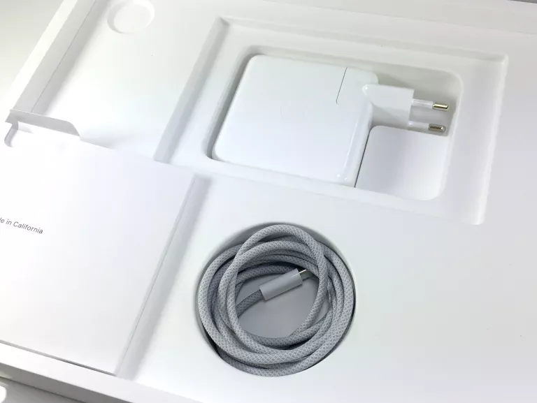 APPLE MACBOOK AIR 13.6 M2 8GB 256SSD 2022 SZARY