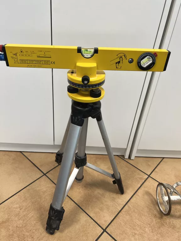 poziomica-laserowa-laser-670-z-statywem-04m-stan-uzywany