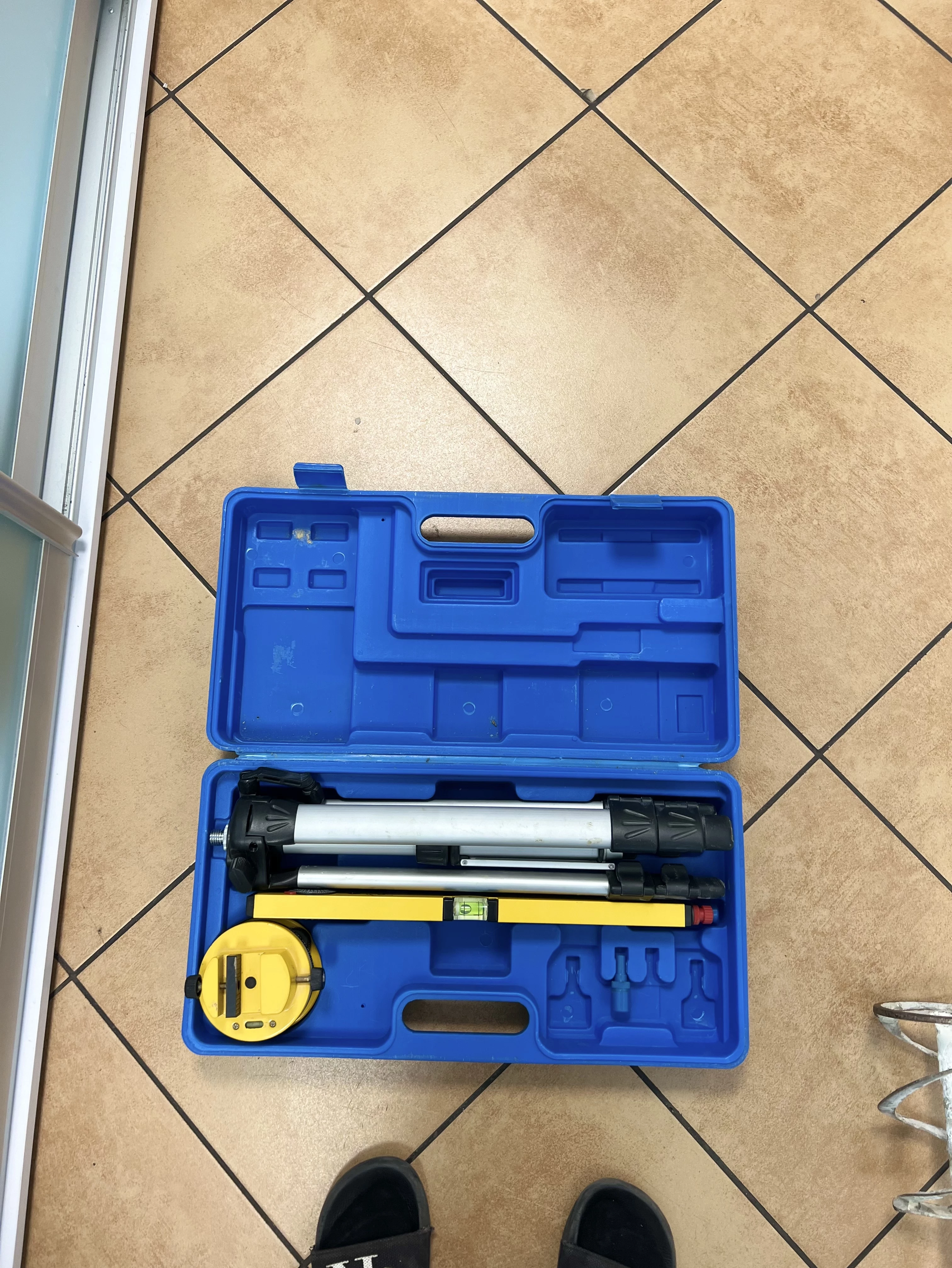 poziomica-laserowa-laser-670-z-statywem-04m-wroclawska-80-legnica