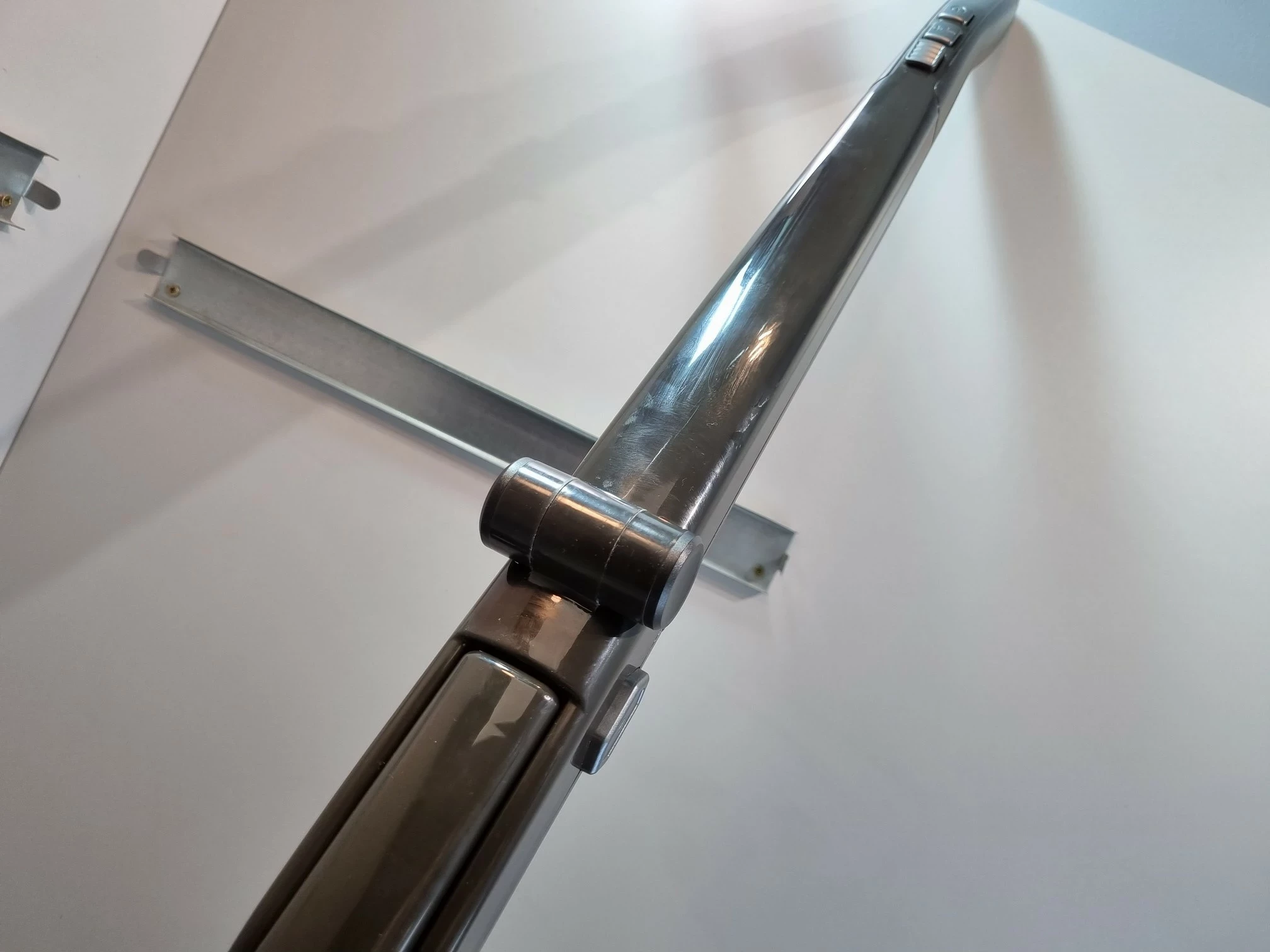 bezprzewodowy-odkurzacz-pionowy-2w1-quigg-md18418-stan-uzywany