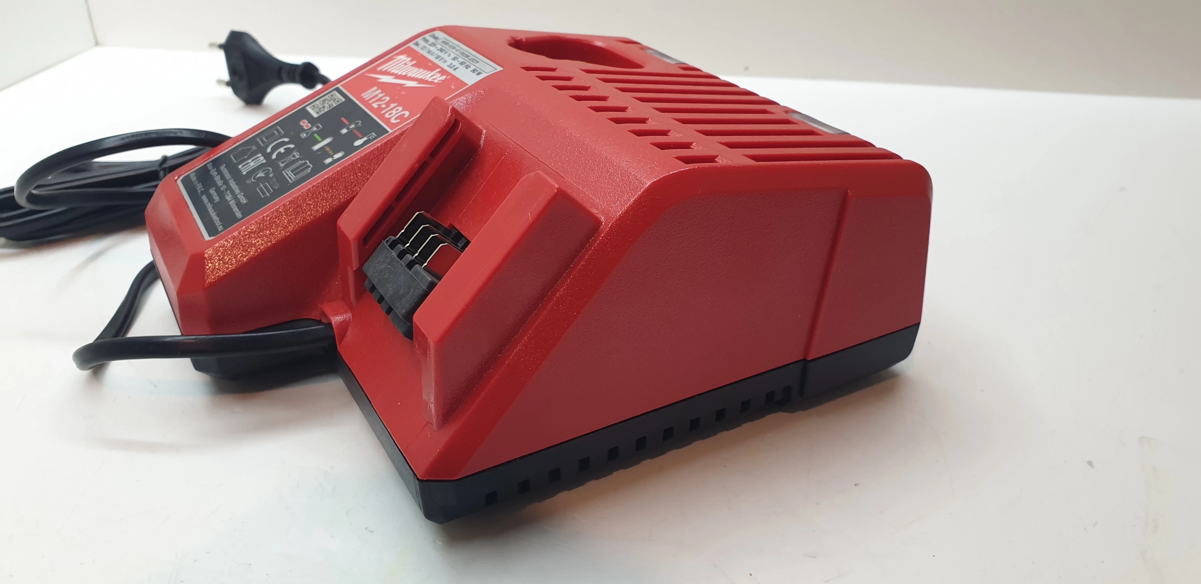 ladowarka-milwaukee-m12-18c-ean-gtin-4002395376179