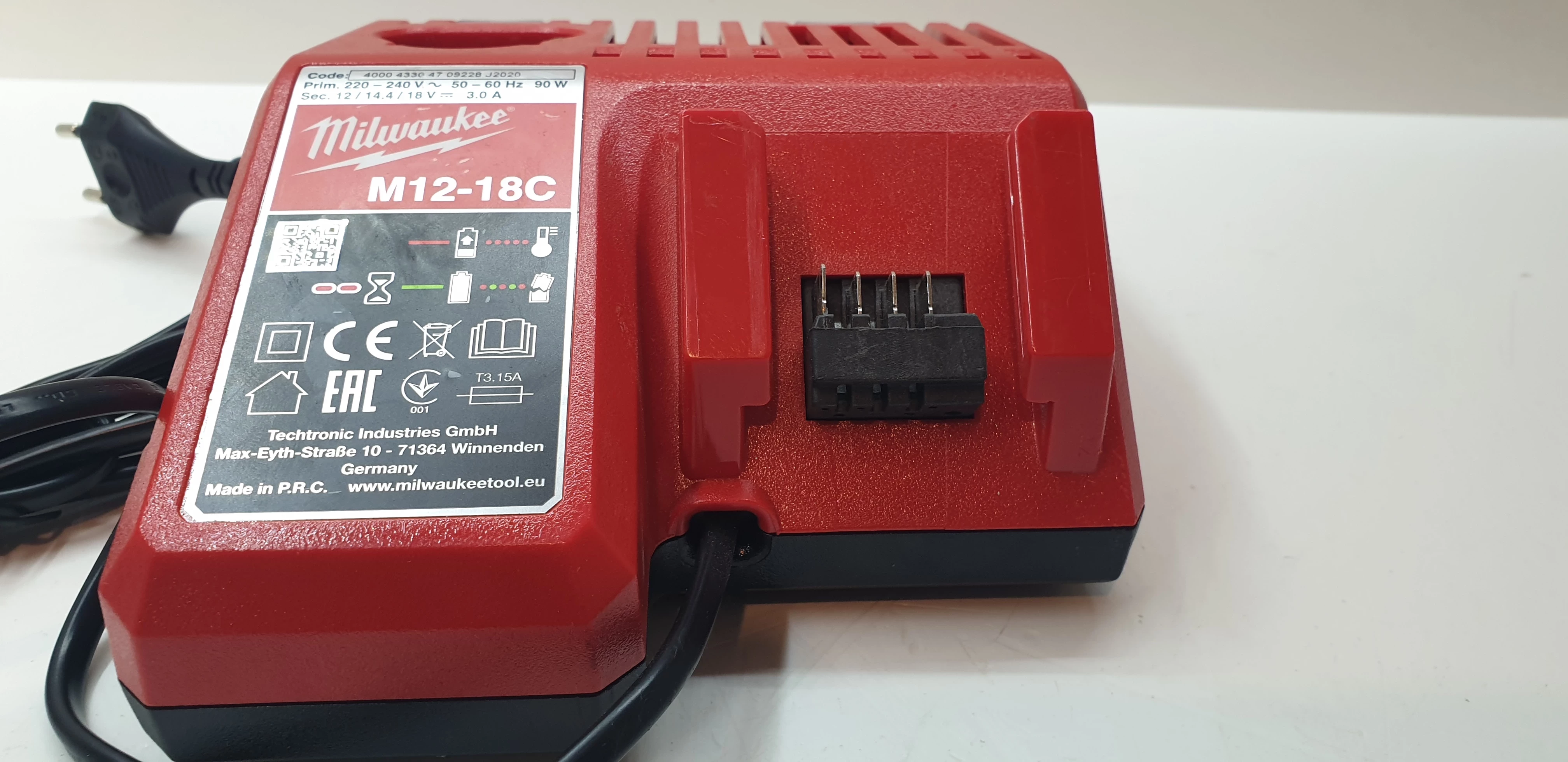 ladowarka-milwaukee-m12-18c-stan-uzywany