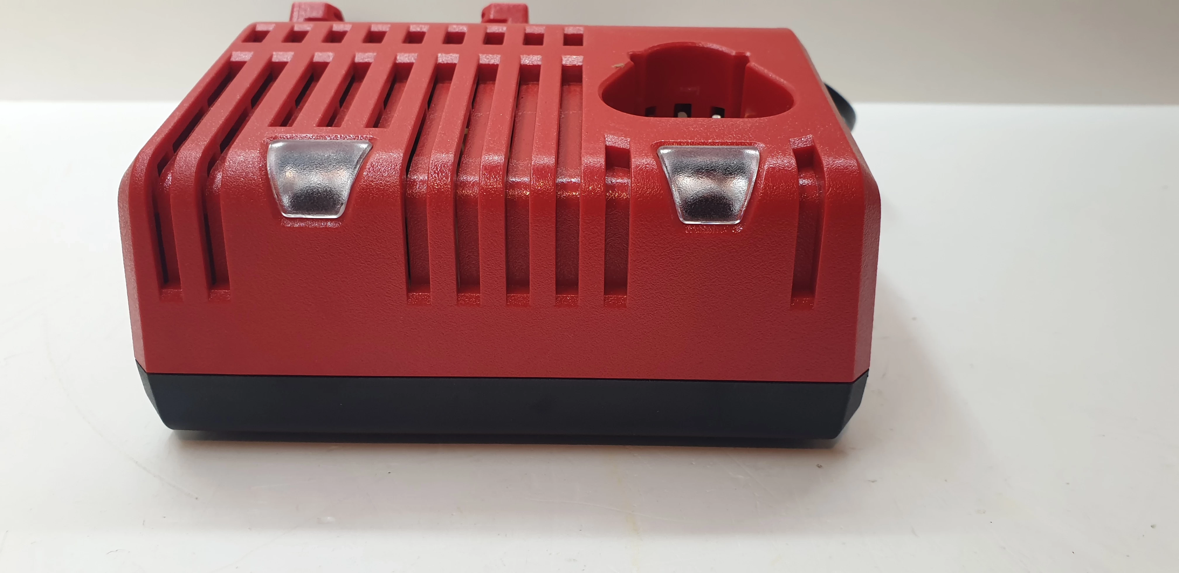 ladowarka-milwaukee-m12-18c-kod-producenta-4932352959