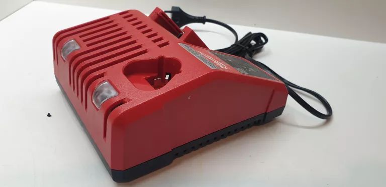 ladowarka-milwaukee-m12-18c-product-id-996f772e-a81f-4144-b04d-2ffe9aa30a0c