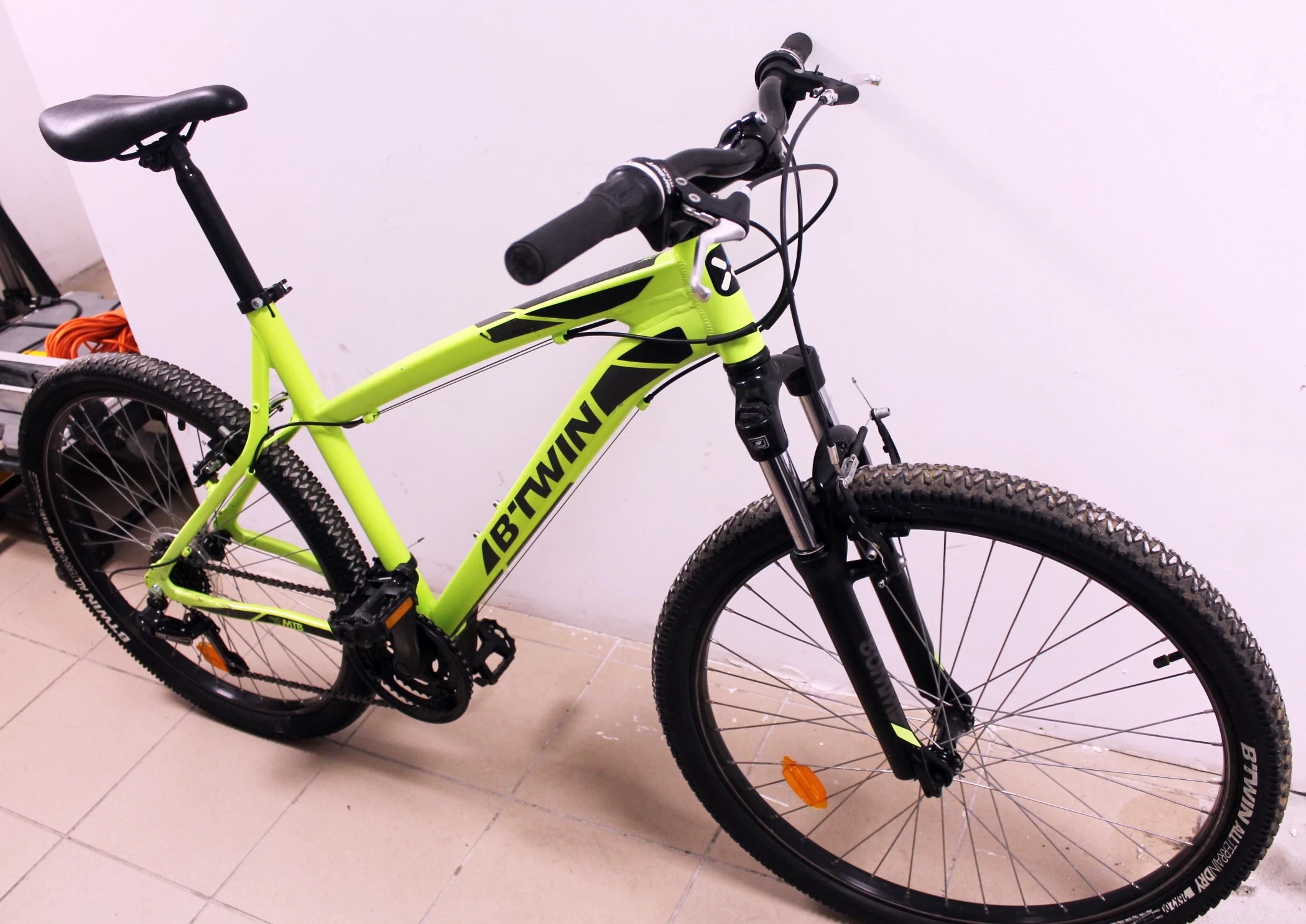 rower-b-twin-rockraider-340-neonowo-zielony-traugutta-85-wroclaw