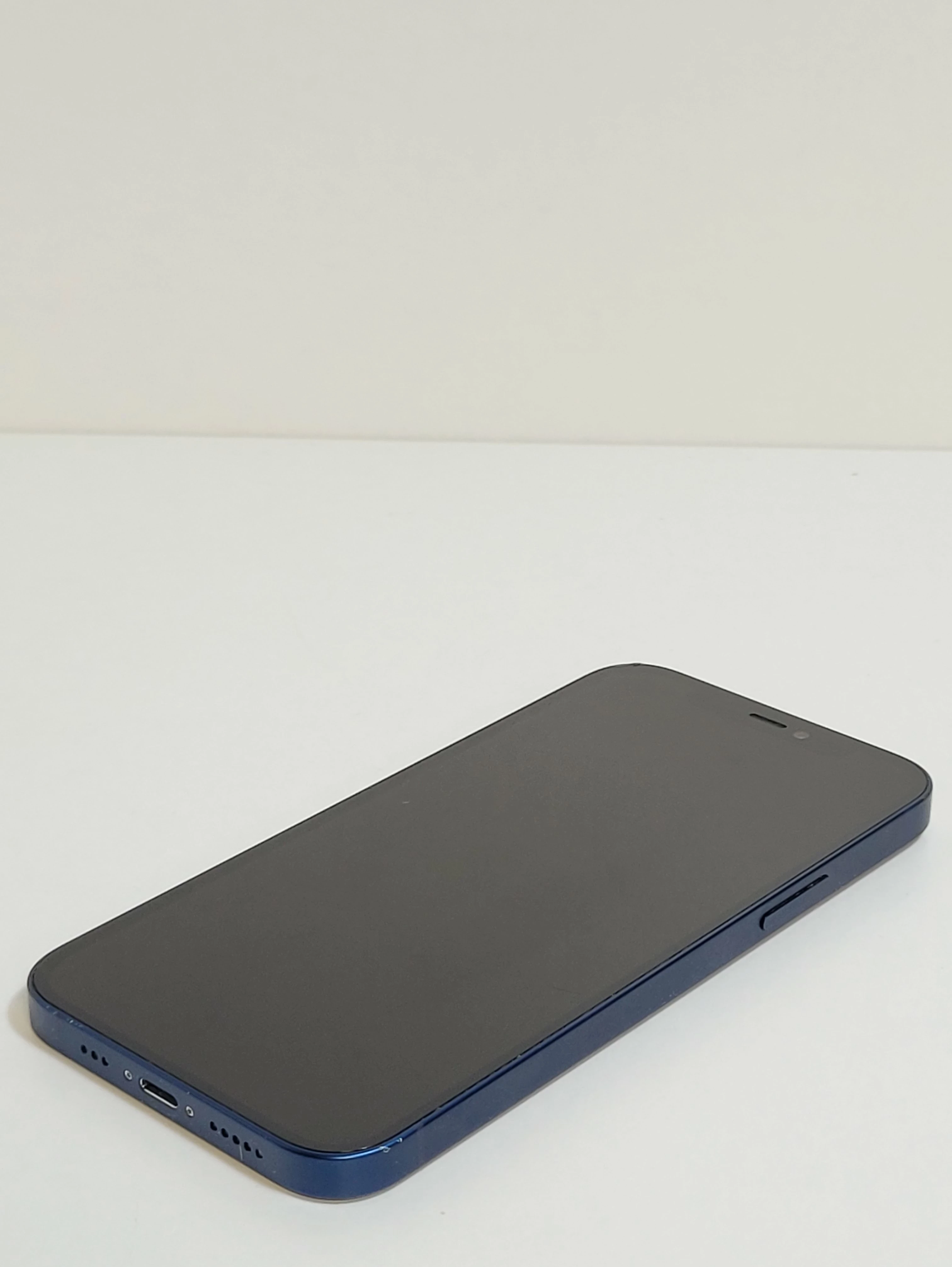 smartfon-apple-iphone-12-64gb100wartookazja-wbudowana-pamiec-64-gb