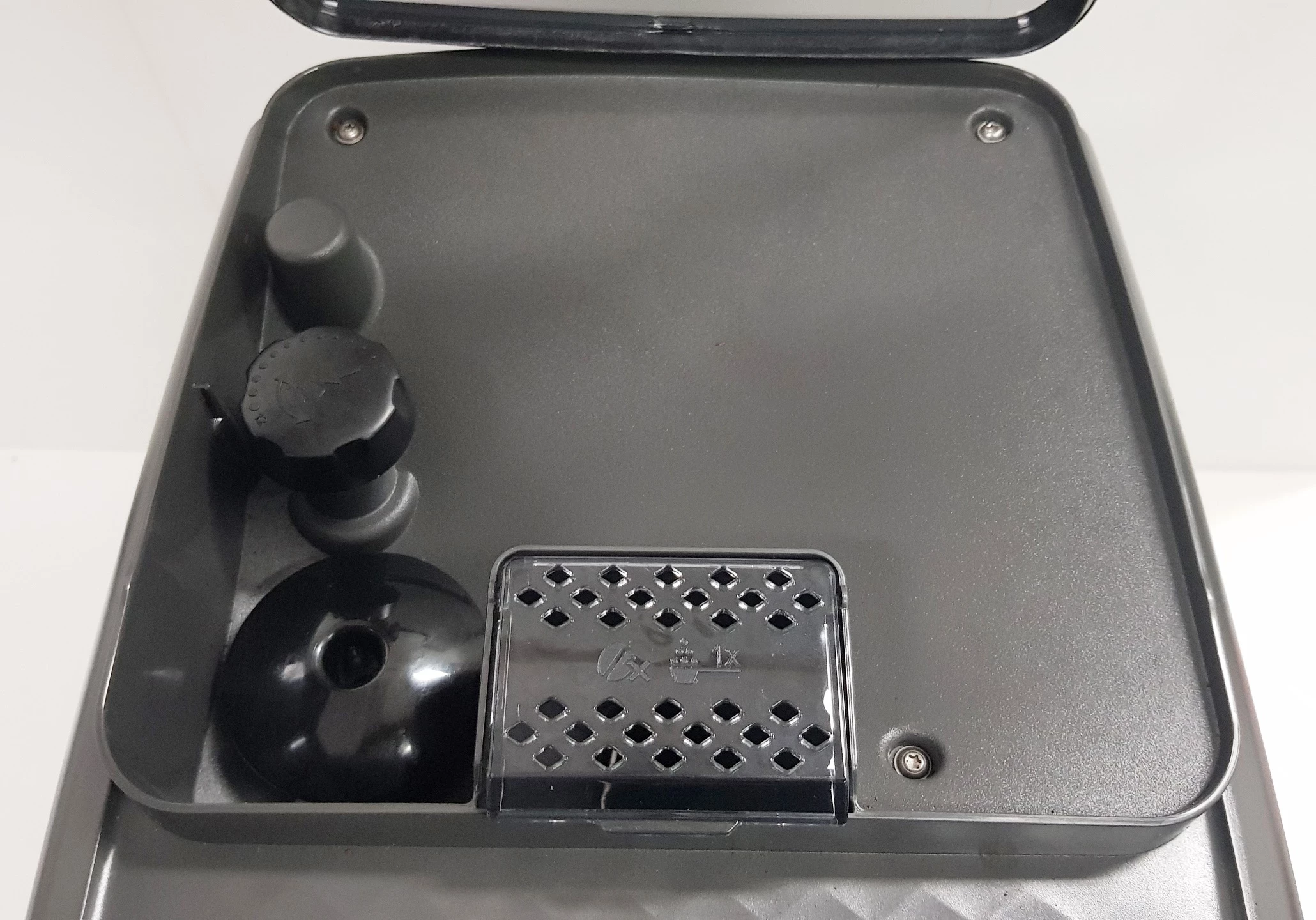 ekspres-do-kawy-philips-espresso-800-series-opis-kolor-dominujacy-czarny