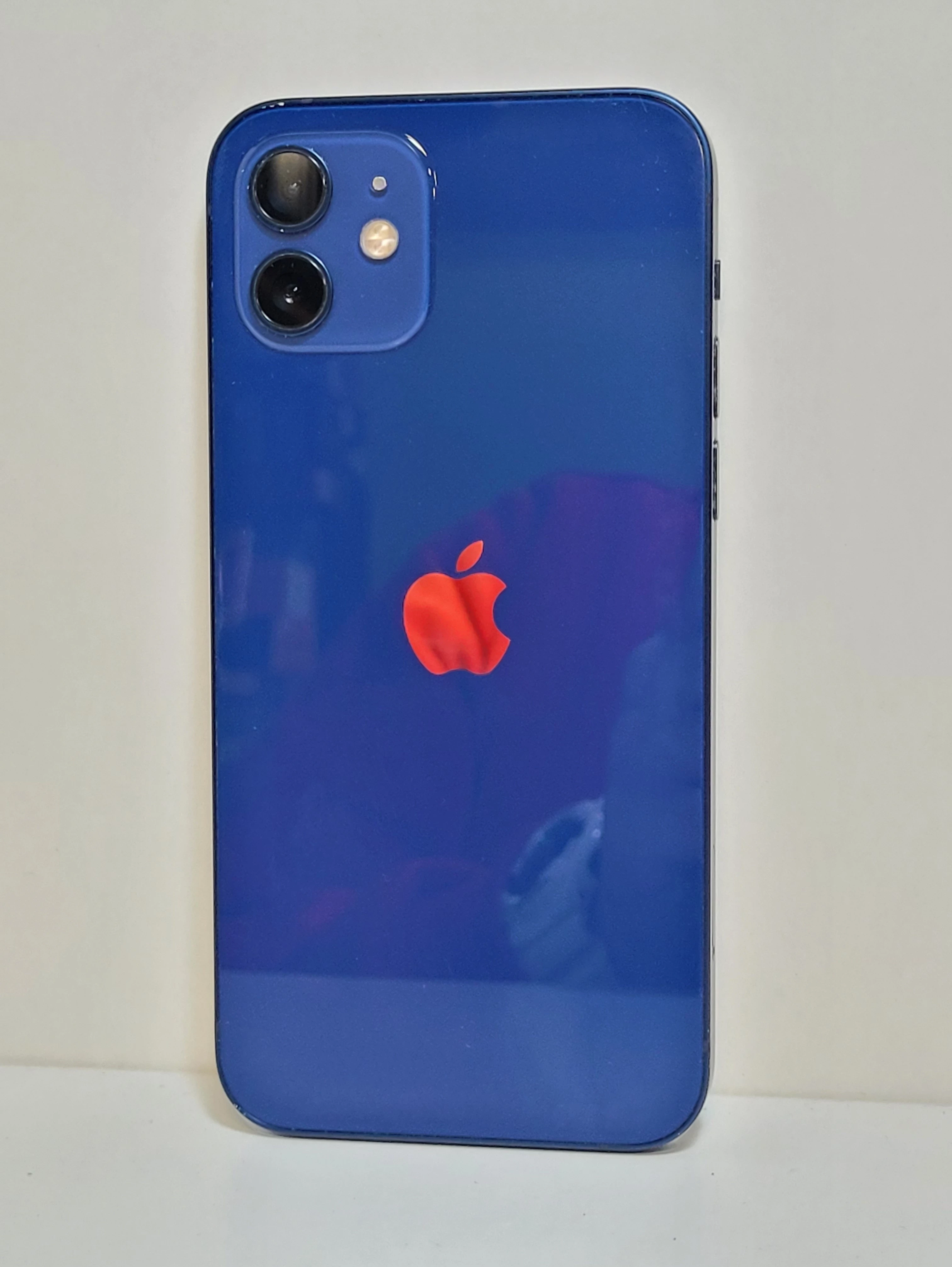 smartfon-apple-iphone-12-64gb100wartookazja-system-operacyjny-ios