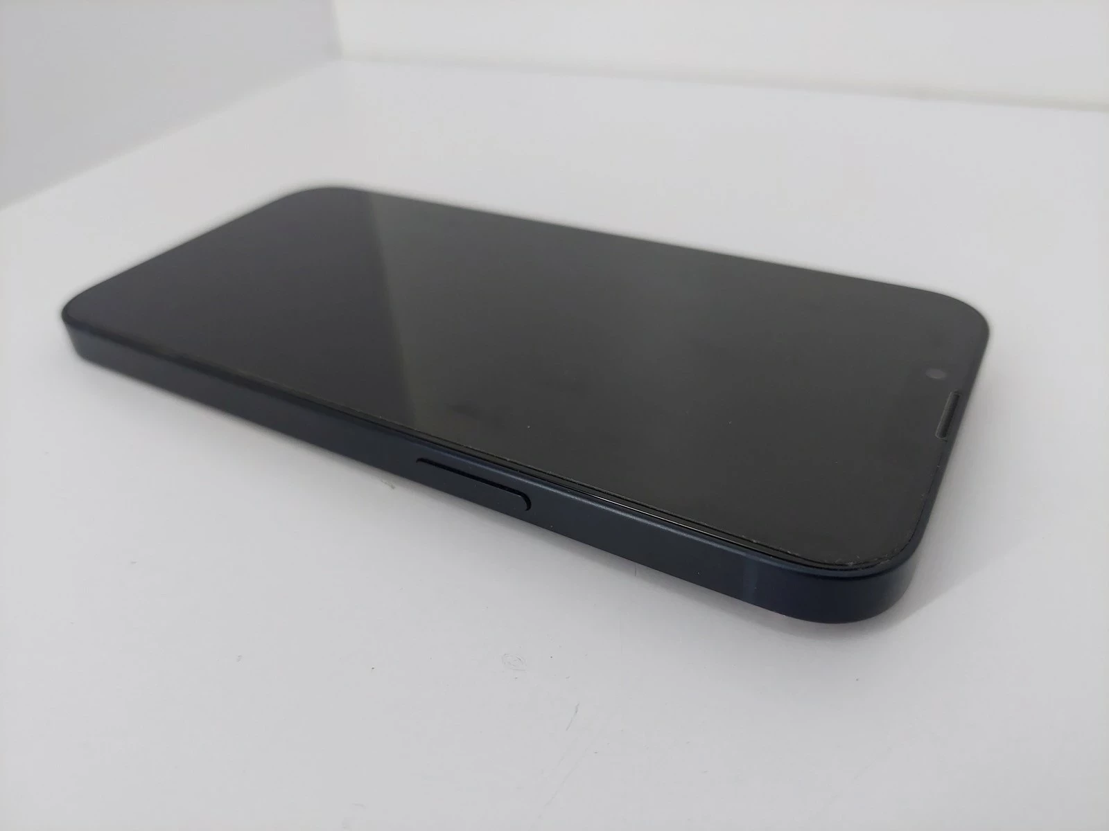 telefon-iphone-13-99-przekatna-ekranu-610