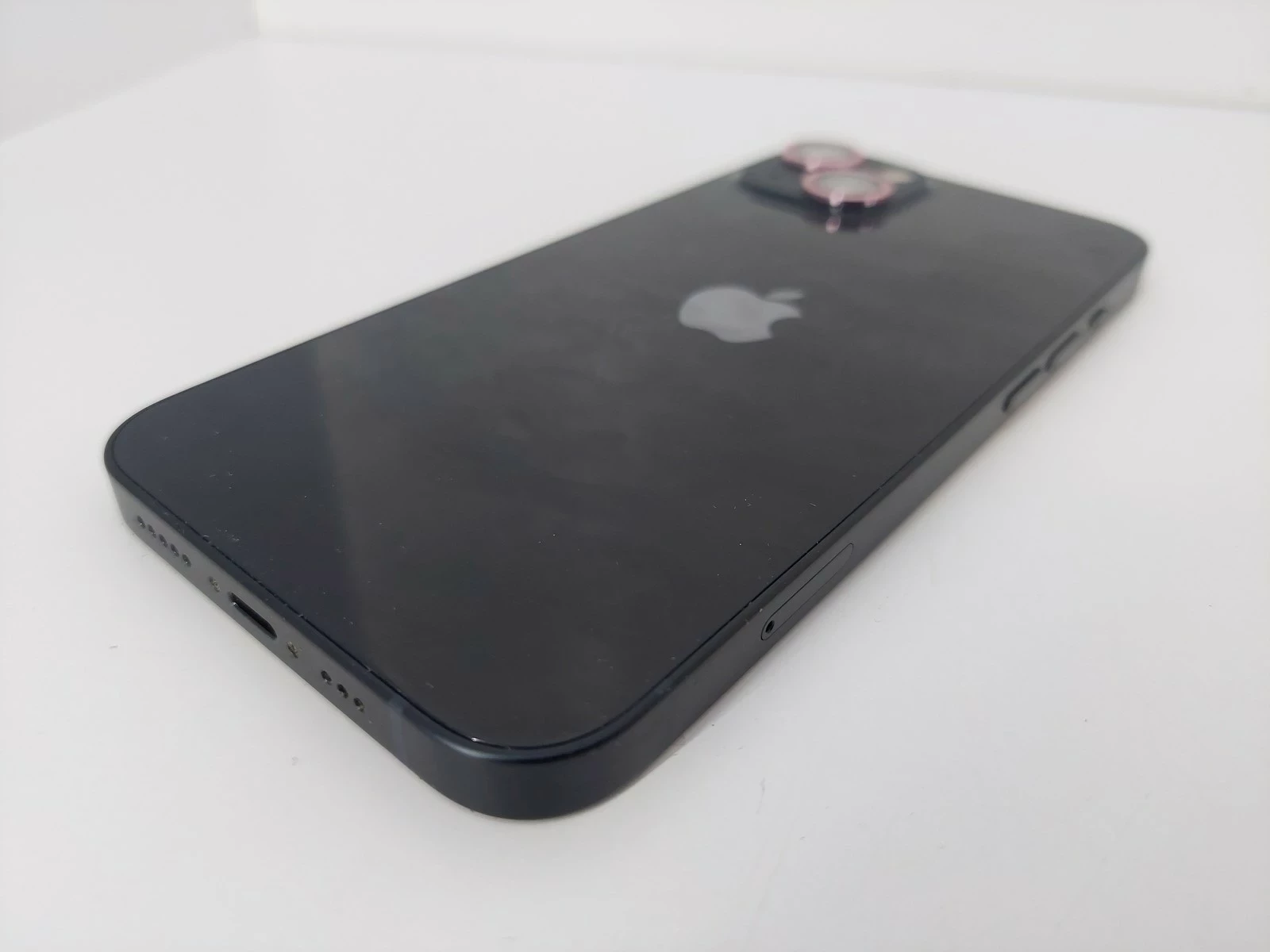 telefon-iphone-13-99-wbudowana-pamiec-128-gb