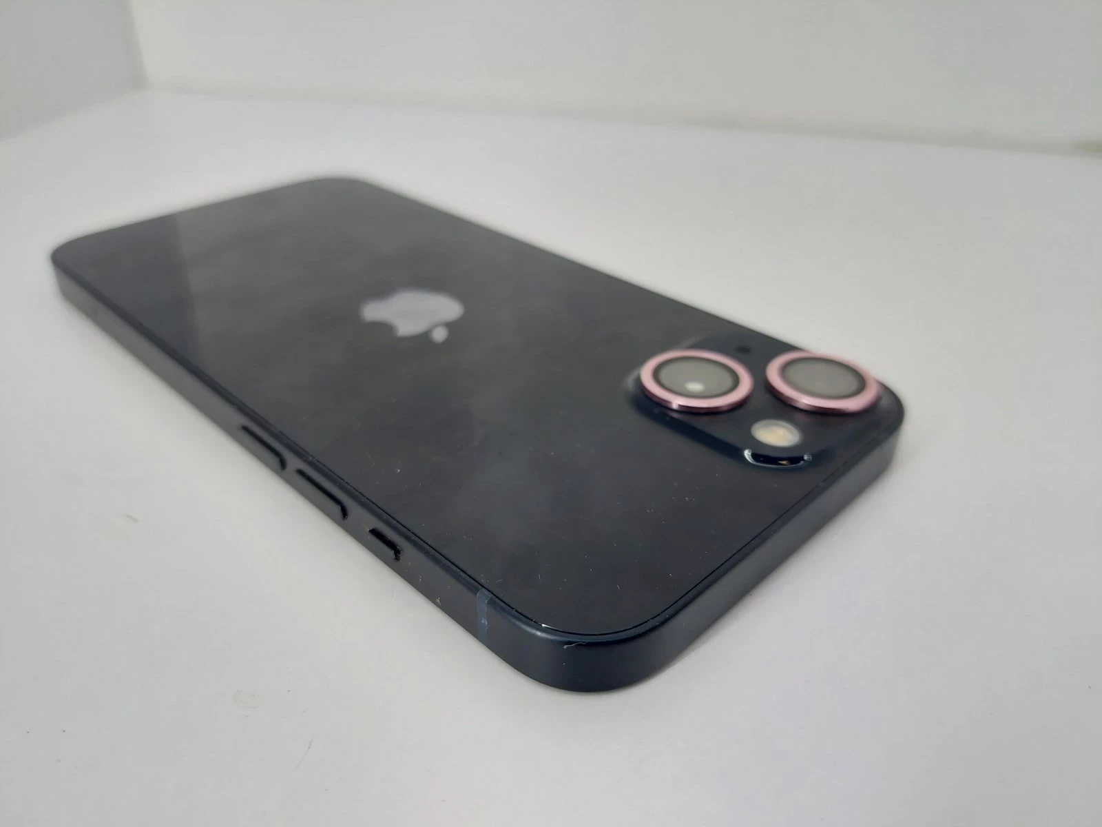 telefon-iphone-13-99-pamiec-ram-4-gb