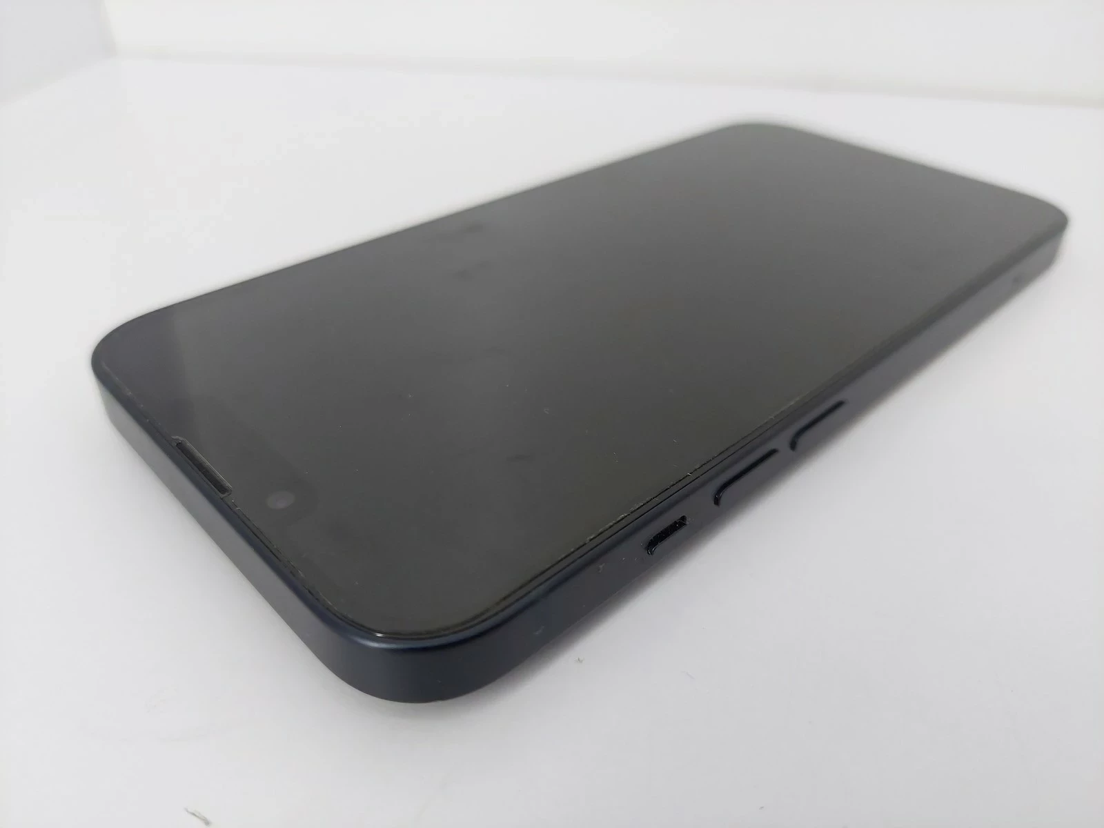 telefon-iphone-13-99-ean-gtin-0194252708262